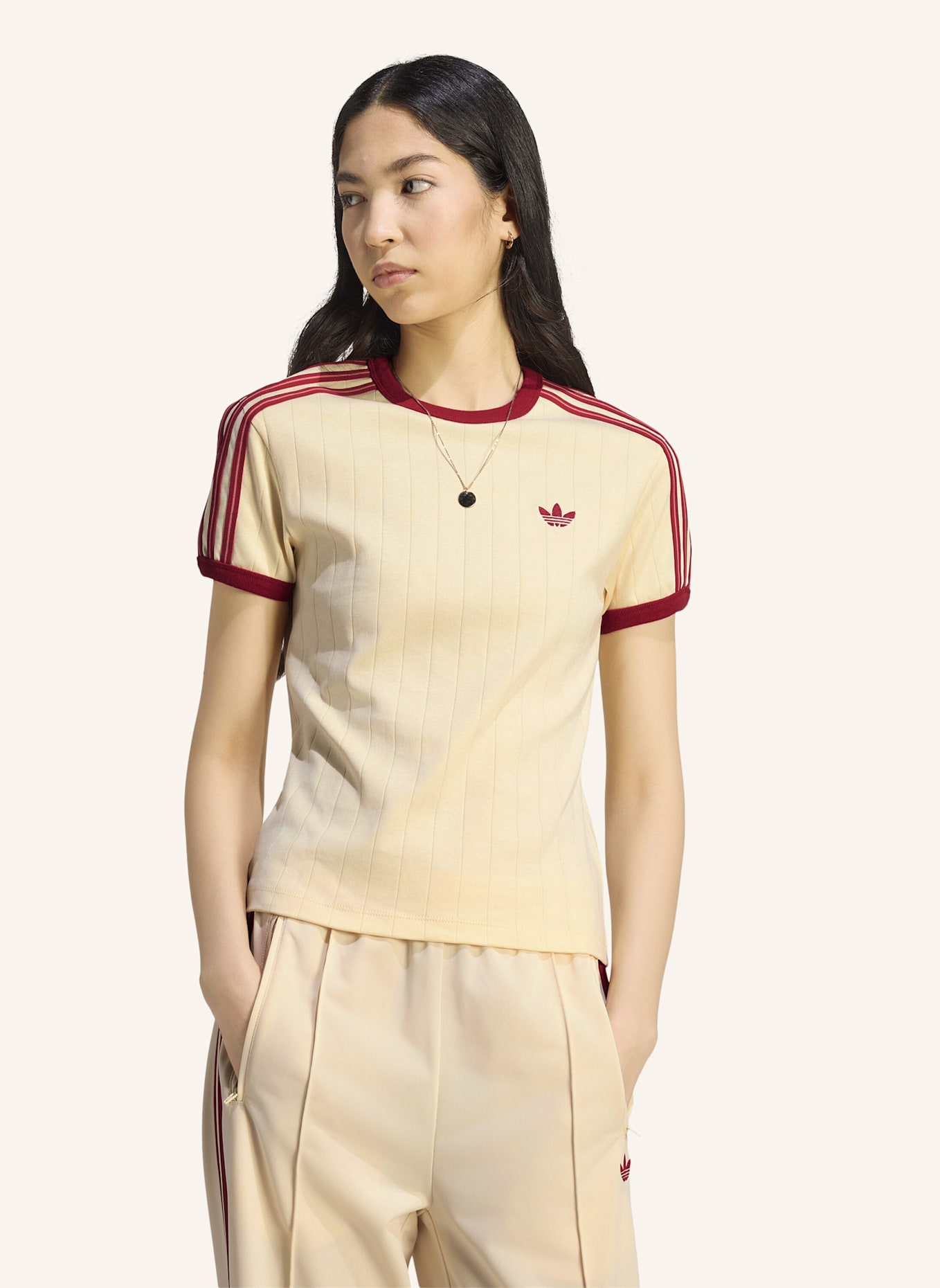 adidas Originals T-SHIRT, SCHMAL GESCHNITTEN, NADELSTREIFEN: CREME/ ROT