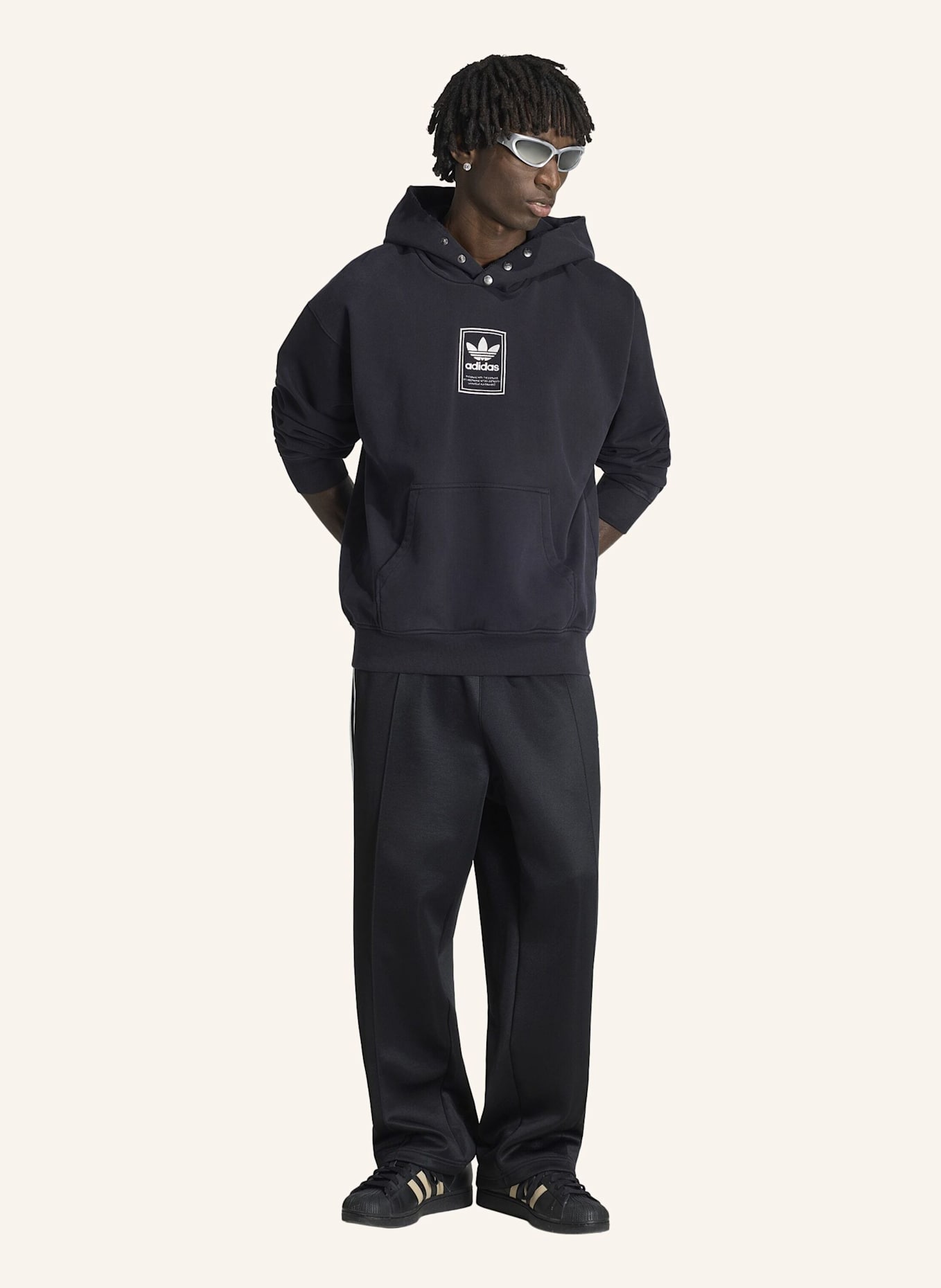 adidas Originals ELEVATED GFX HOODIE: SCHWARZ