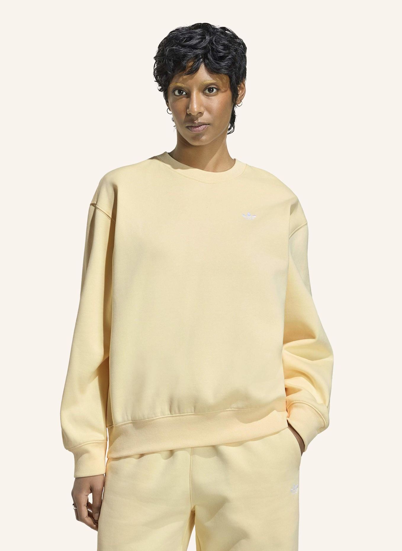 adidas Originals ESSENTIALS CREW LONG FLEECE OS SWEATSHIRT: CREME