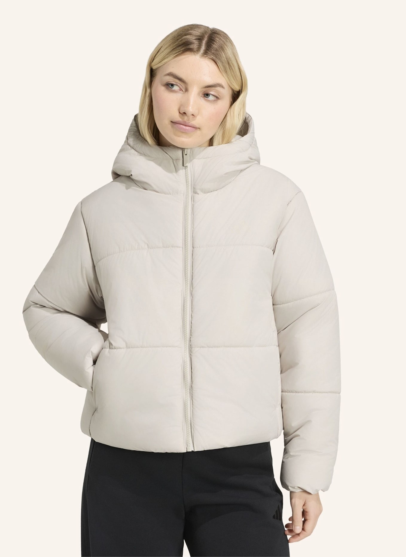 adidas ESSENTIALS HIGHLOFT PUFFER JACKE, ISOLIERT: BEIGE