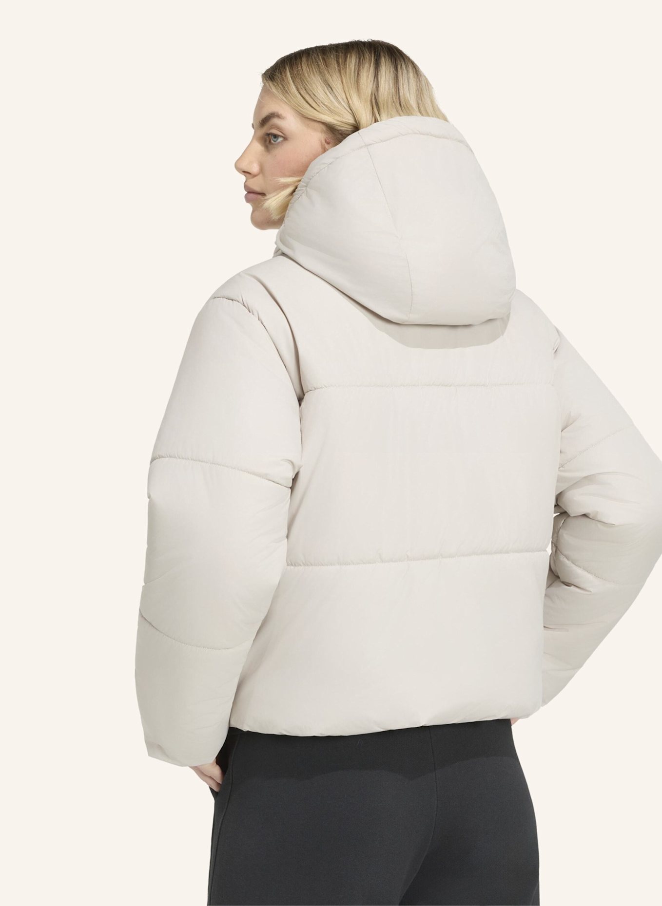 adidas ESSENTIALS HIGHLOFT PUFFER JACKE, ISOLIERT: BEIGE