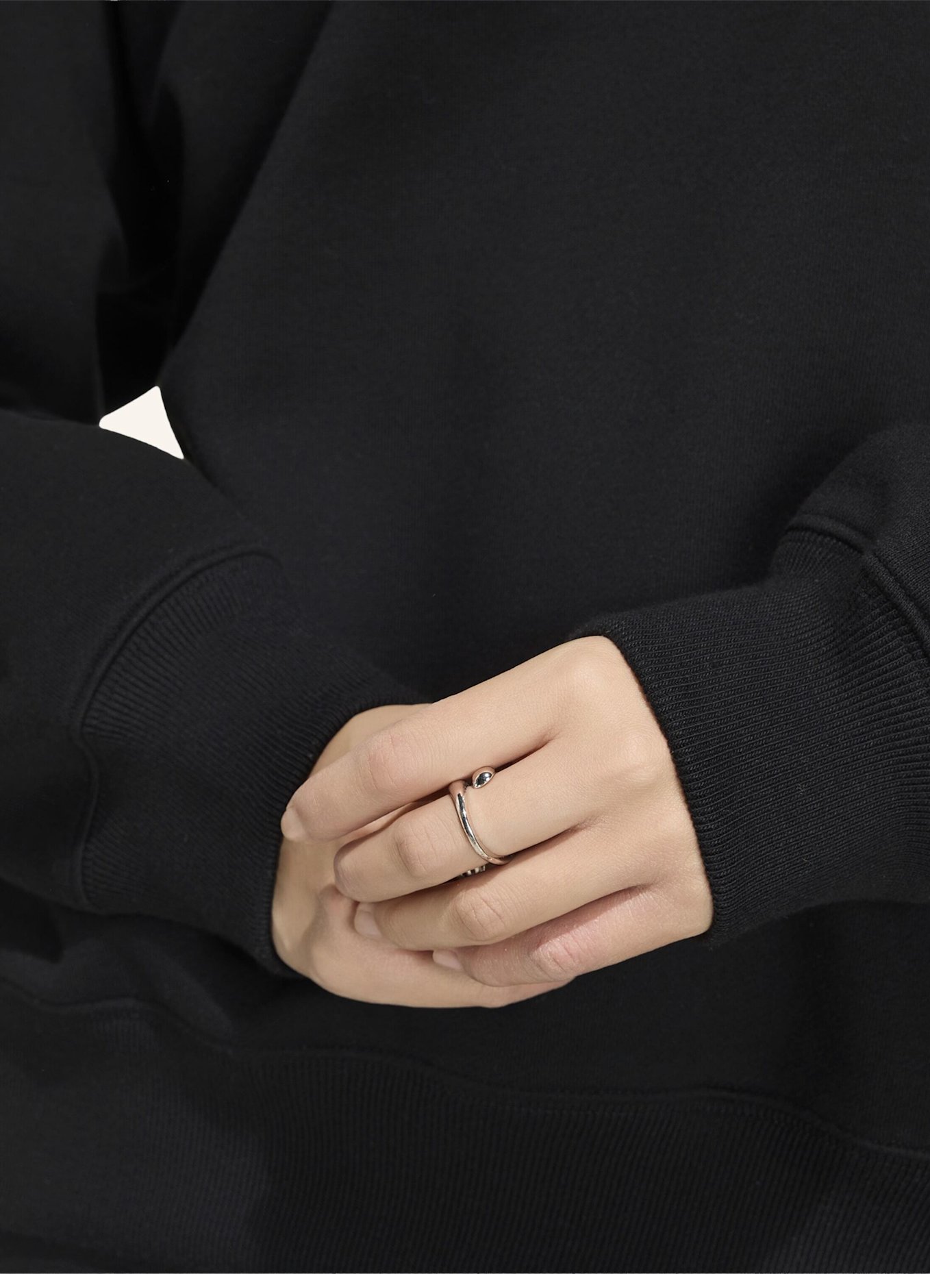 adidas Originals ESSENTIALS CREW LONG FLEECE OS SWEATSHIRT: SCHWARZ
