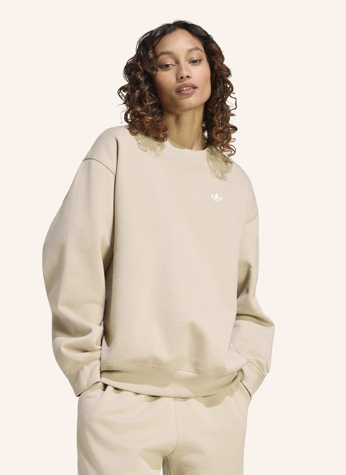 adidas Originals ESSENTIALS CREW LONG FLEECE OS SWEATSHIRT: BEIGE