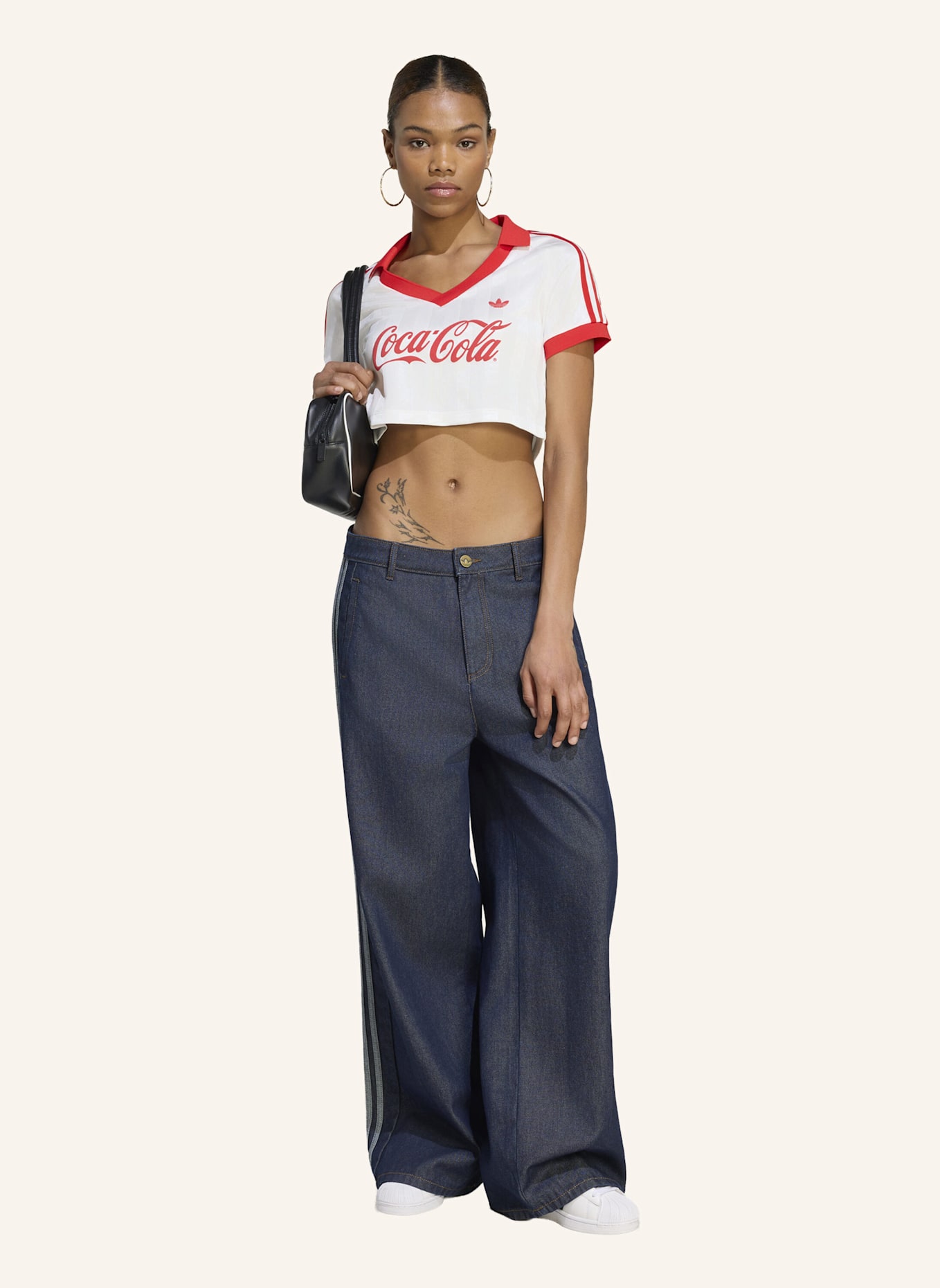 adidas Originals ADIDAS X COCA-COLA TRIKOT, KÜRZER GESCHNITTEN: WEISS