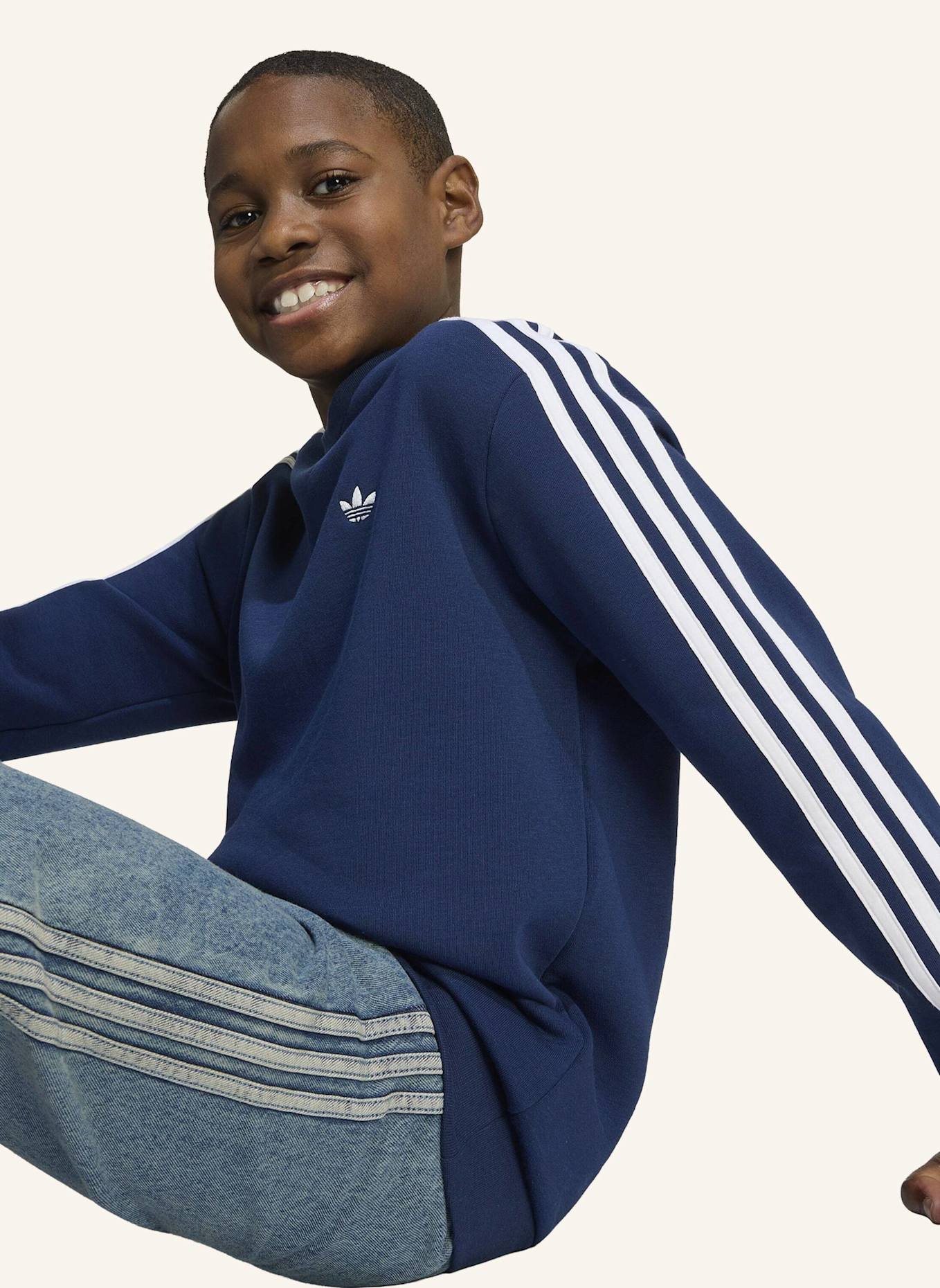 adidas Originals LOCKERES 3-STREIFEN RUNDHALS-SWEATSHIRT: BLAU