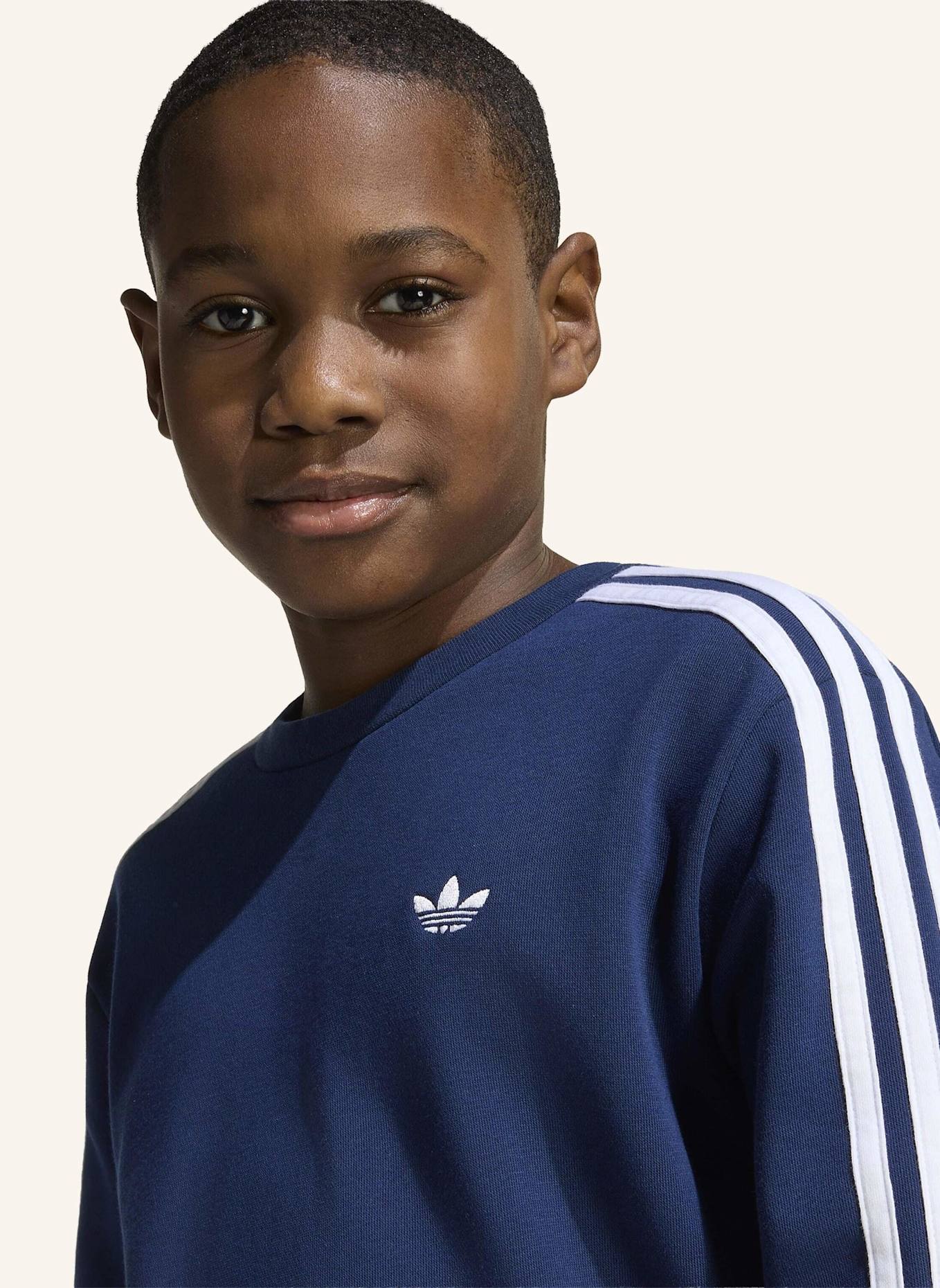 adidas Originals LOCKERES 3-STREIFEN RUNDHALS-SWEATSHIRT: BLAU