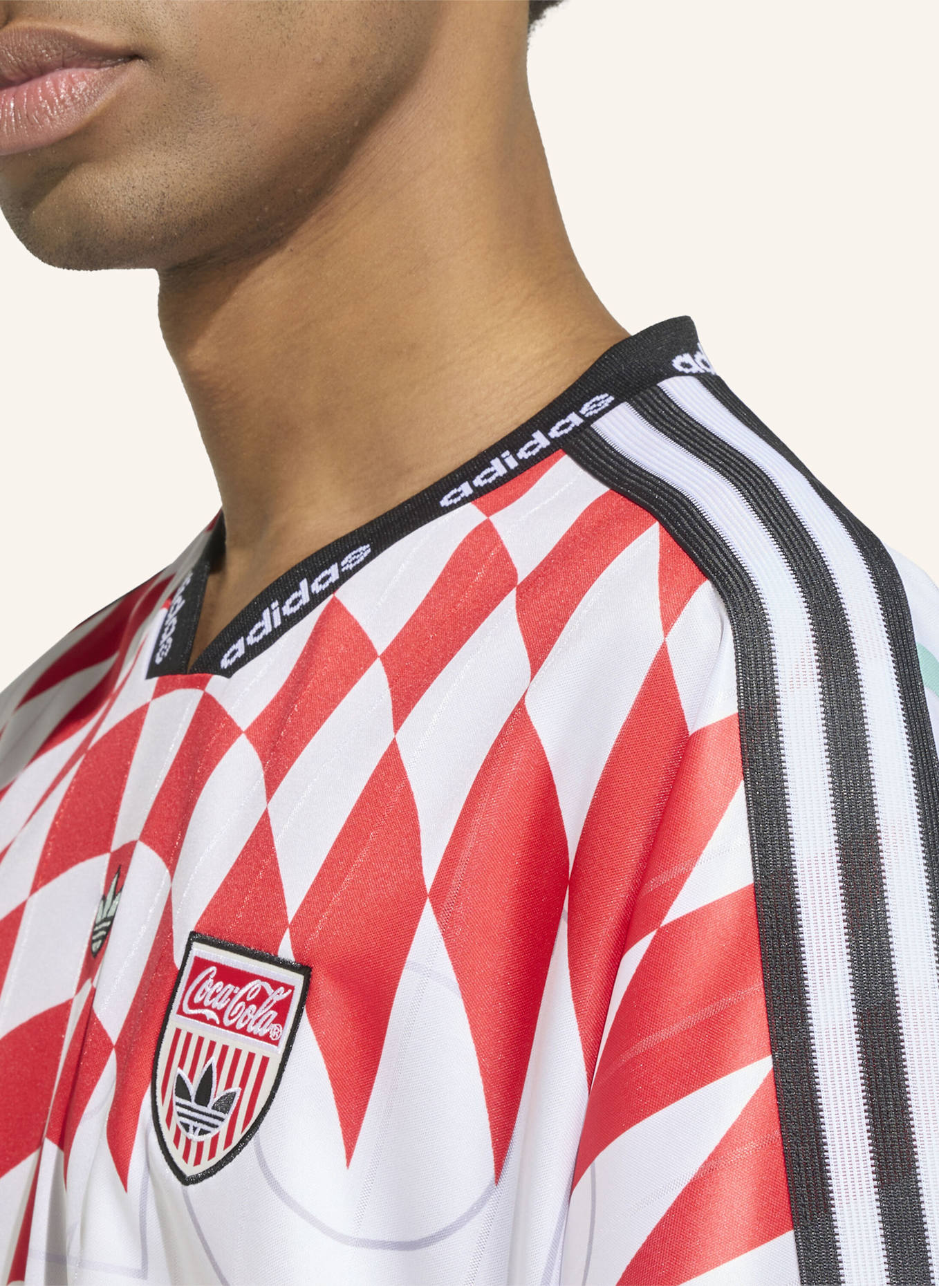 adidas Originals ADIDAS X COCA-COLA CLASSIC SPORT MASH-UP TRIKOT: WEISS