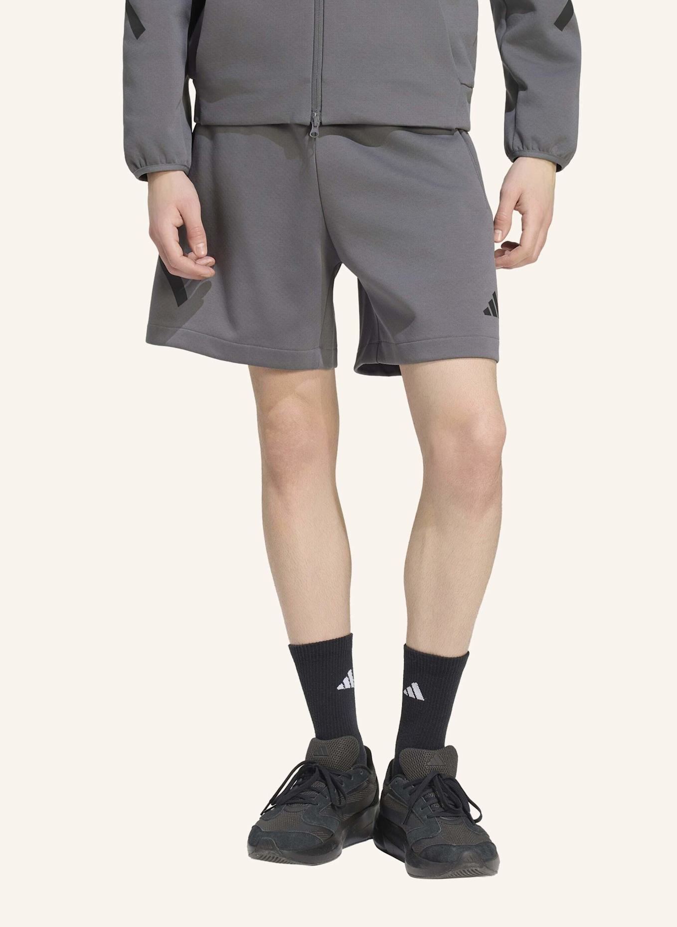 adidas ADIDAS Z.N.E. SHORTS: GRAU