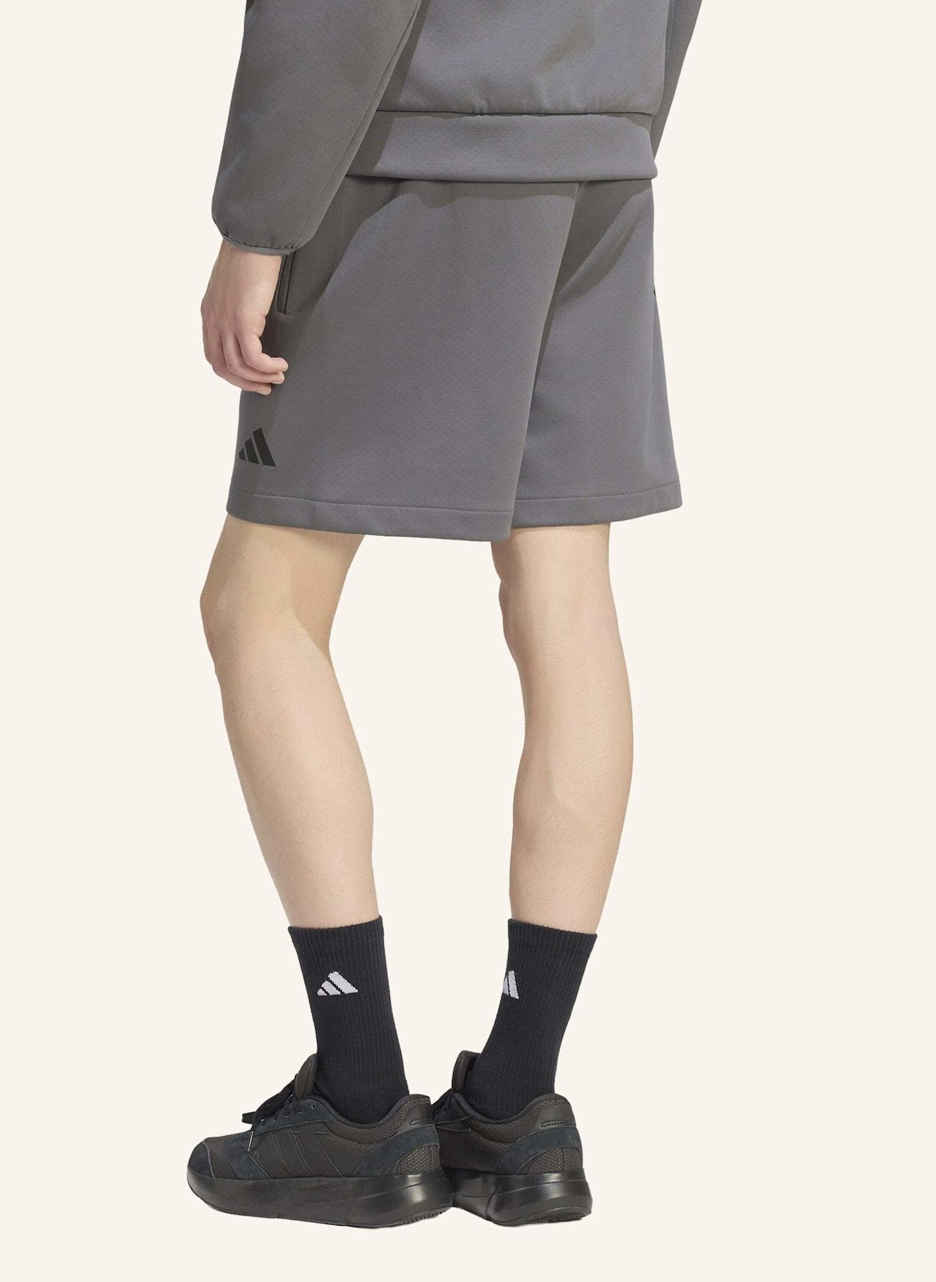 adidas ADIDAS Z.N.E. SHORTS: GRAU