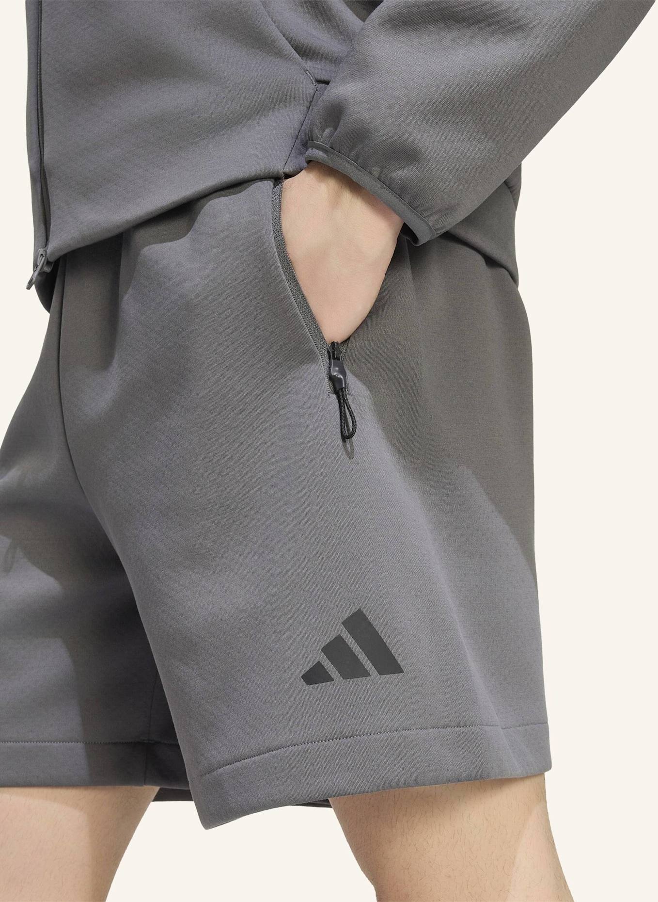 adidas ADIDAS Z.N.E. SHORTS: GRAU