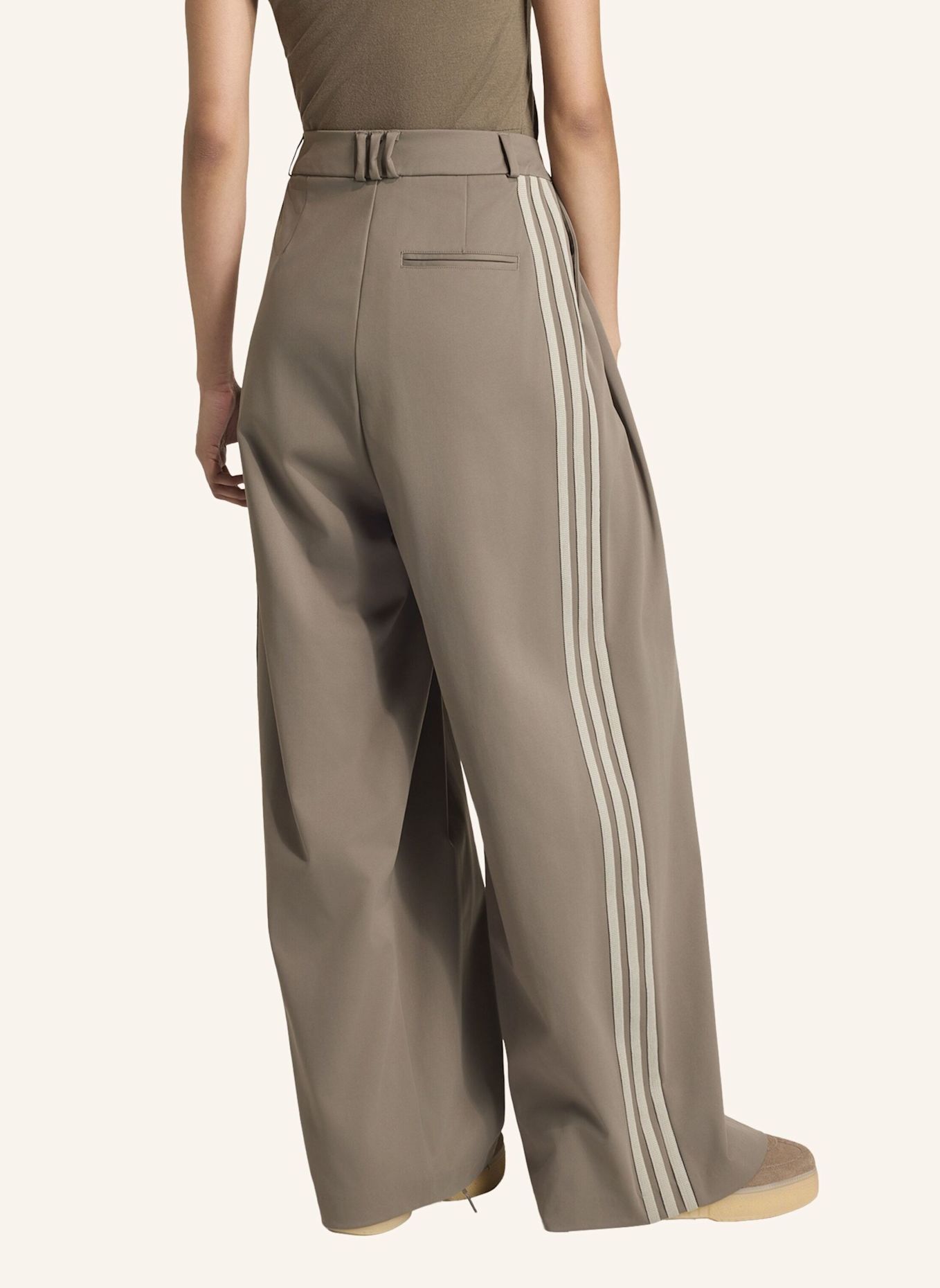 adidas Originals FALTENHOSE: BRAUN / SILBER