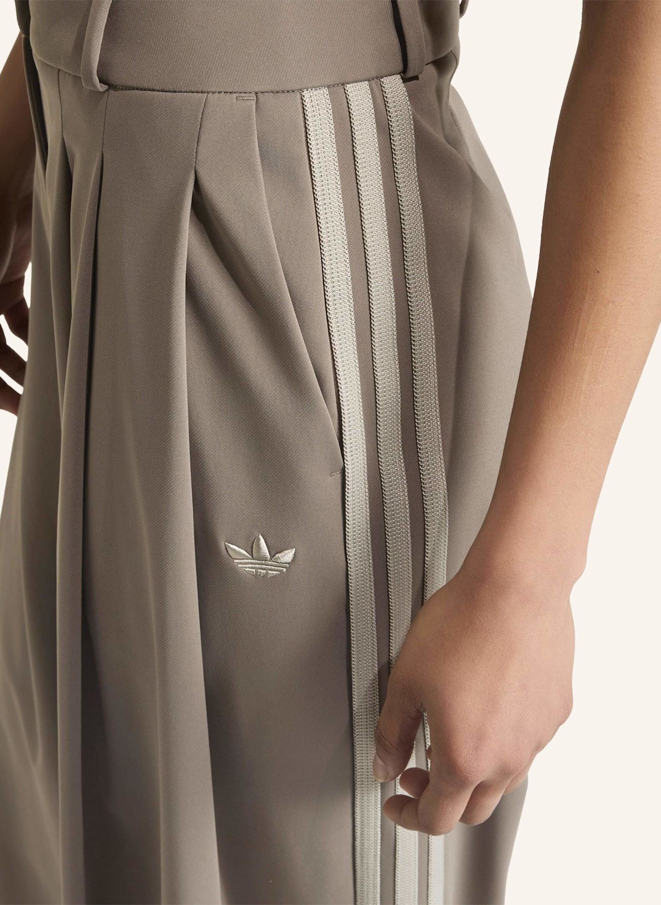 adidas Originals FALTENHOSE: BRAUN / SILBER