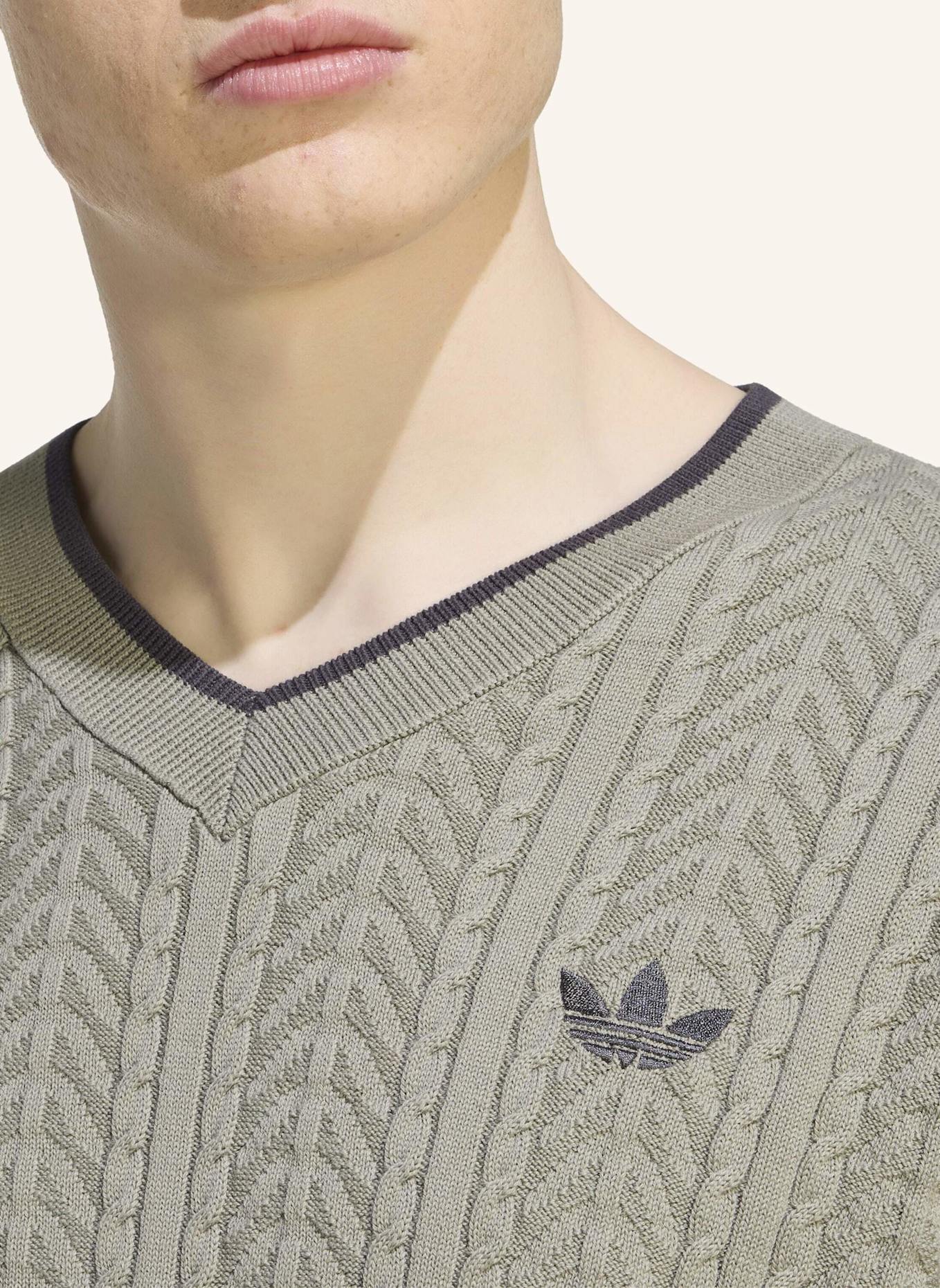 adidas Originals PULLOVER, GESTRICKT, V-AUSSCHNITT, ZOPFMUSTER: SILBER
