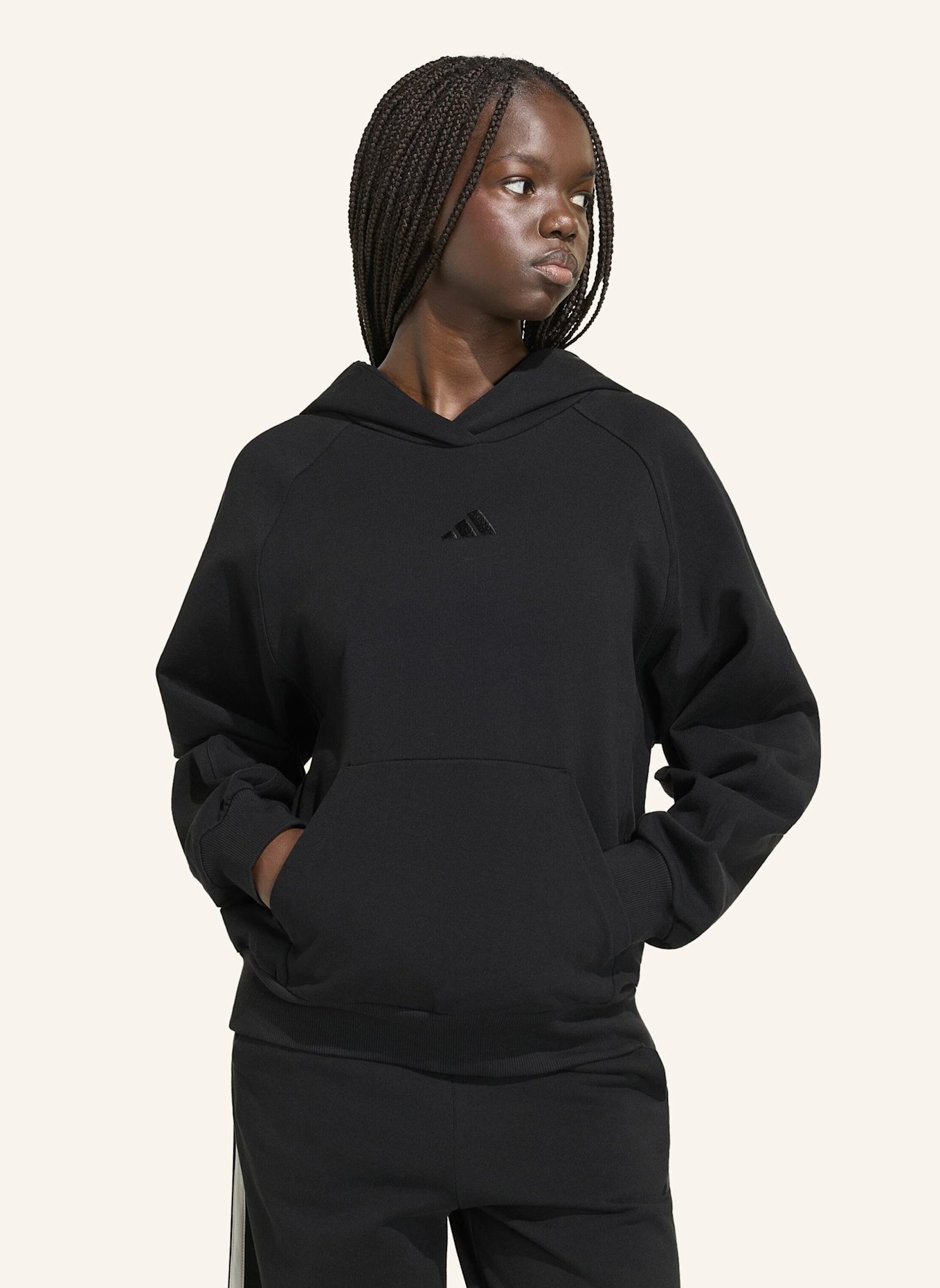 adidas ADIDAS KIT HOODIE, KLEINES LOGO: SCHWARZ