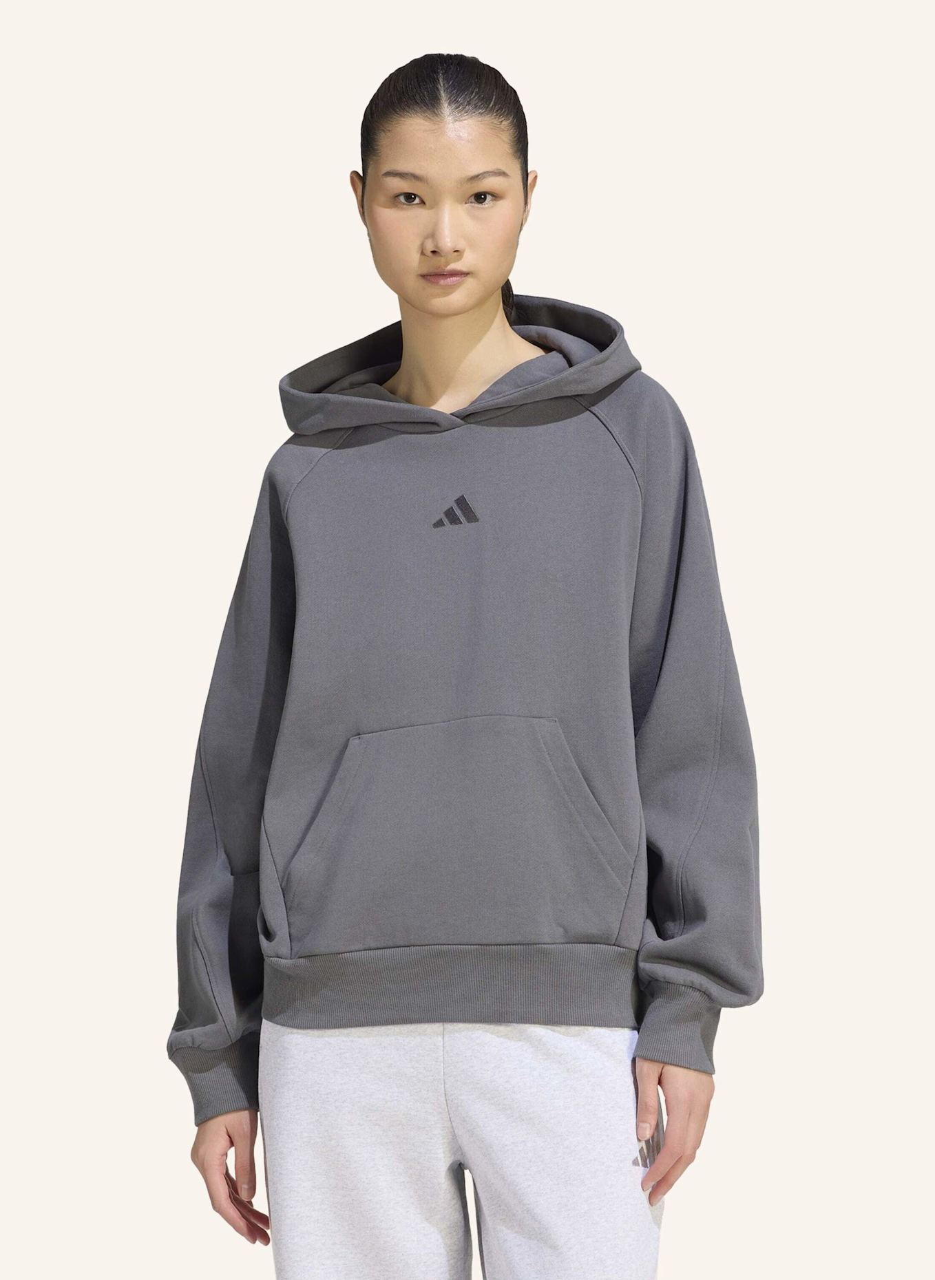 adidas ADIDAS KIT HOODIE, KLEINES LOGO: GRAU