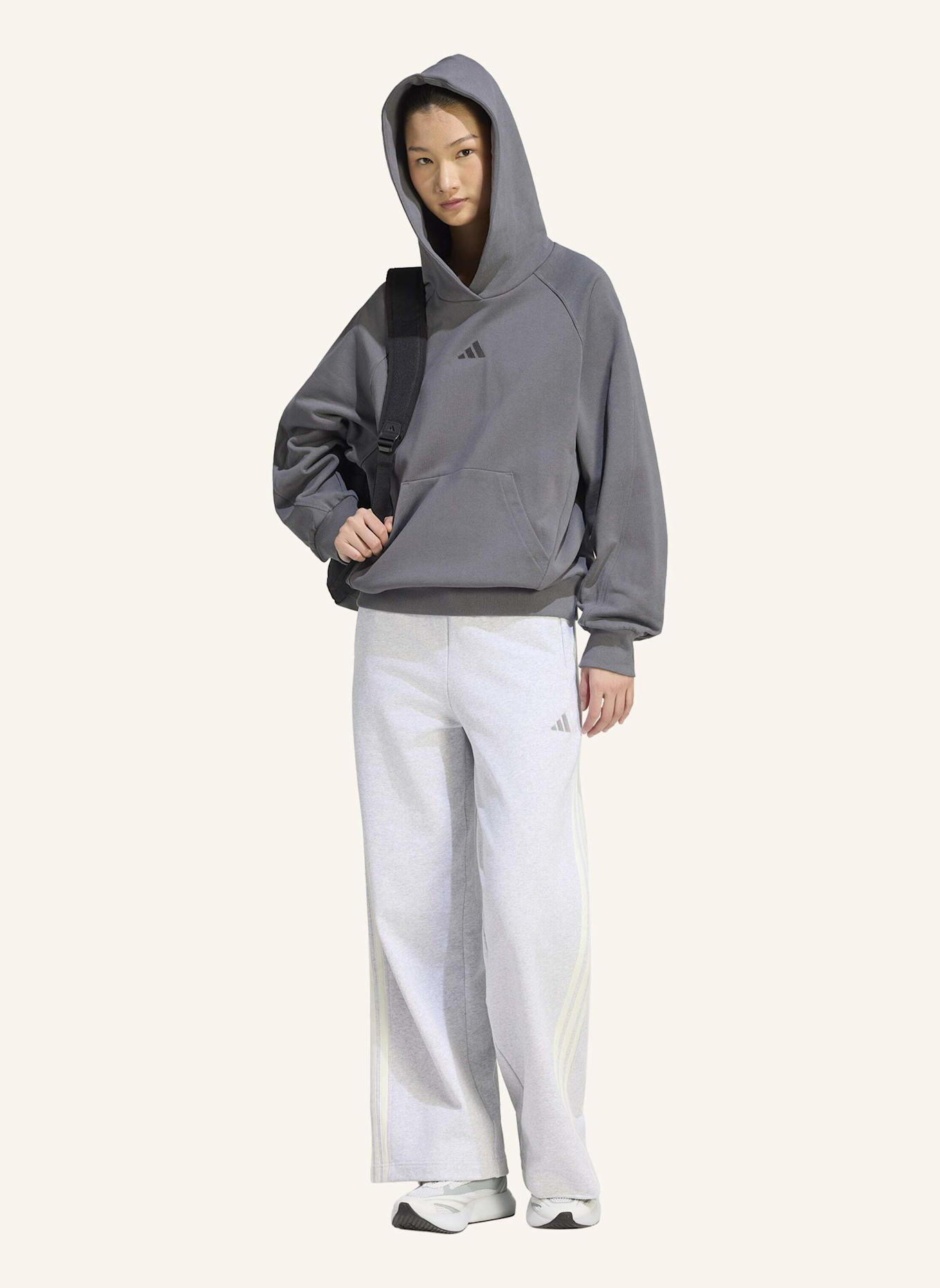 adidas ADIDAS KIT HOODIE, KLEINES LOGO: GRAU