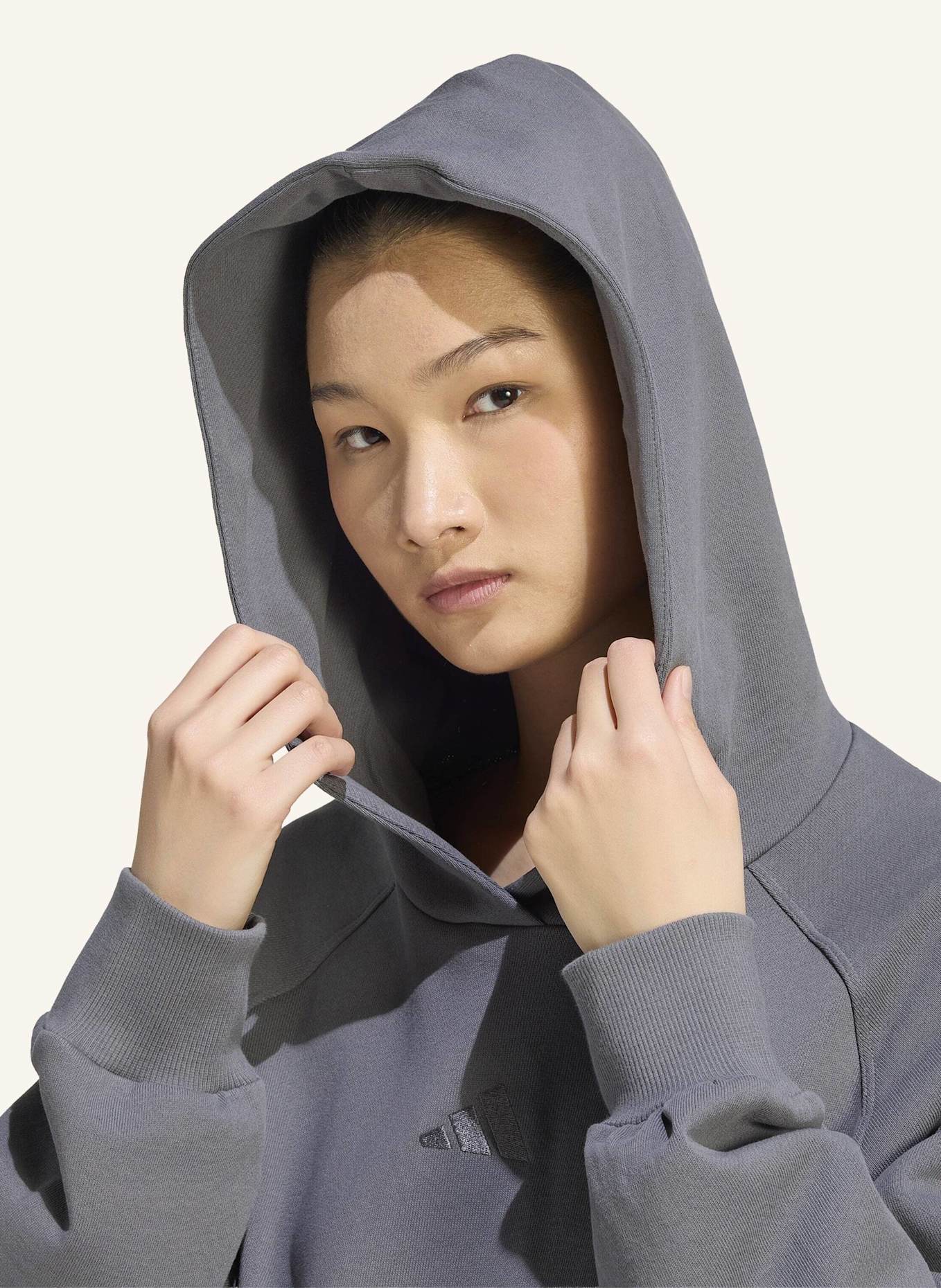 adidas ADIDAS KIT HOODIE, KLEINES LOGO: GRAU