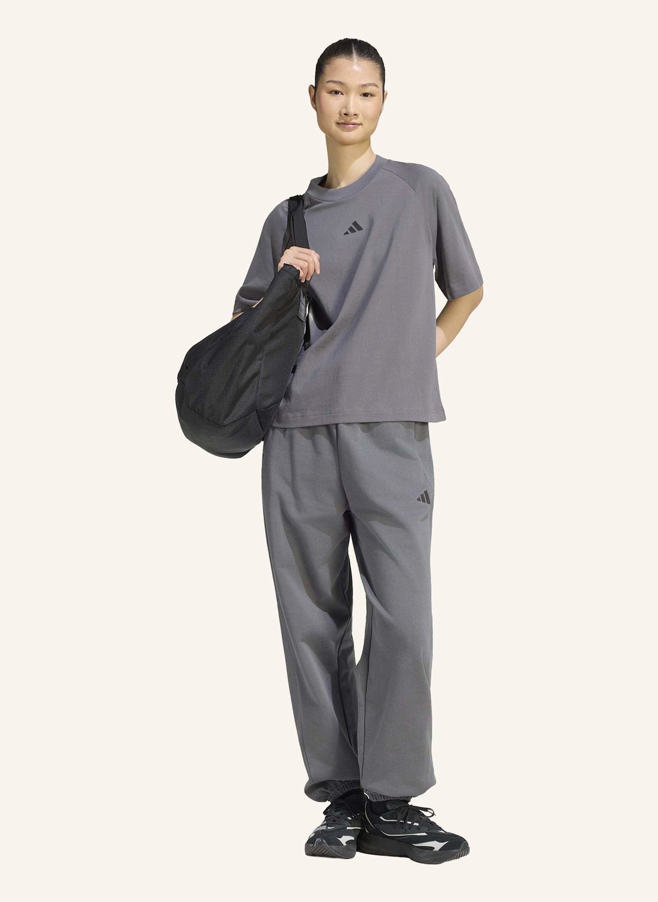 adidas ADIDAS KIT LOOSE HOSE, MIT BÜNDCHEN, KLEINES LOGO: GRAU