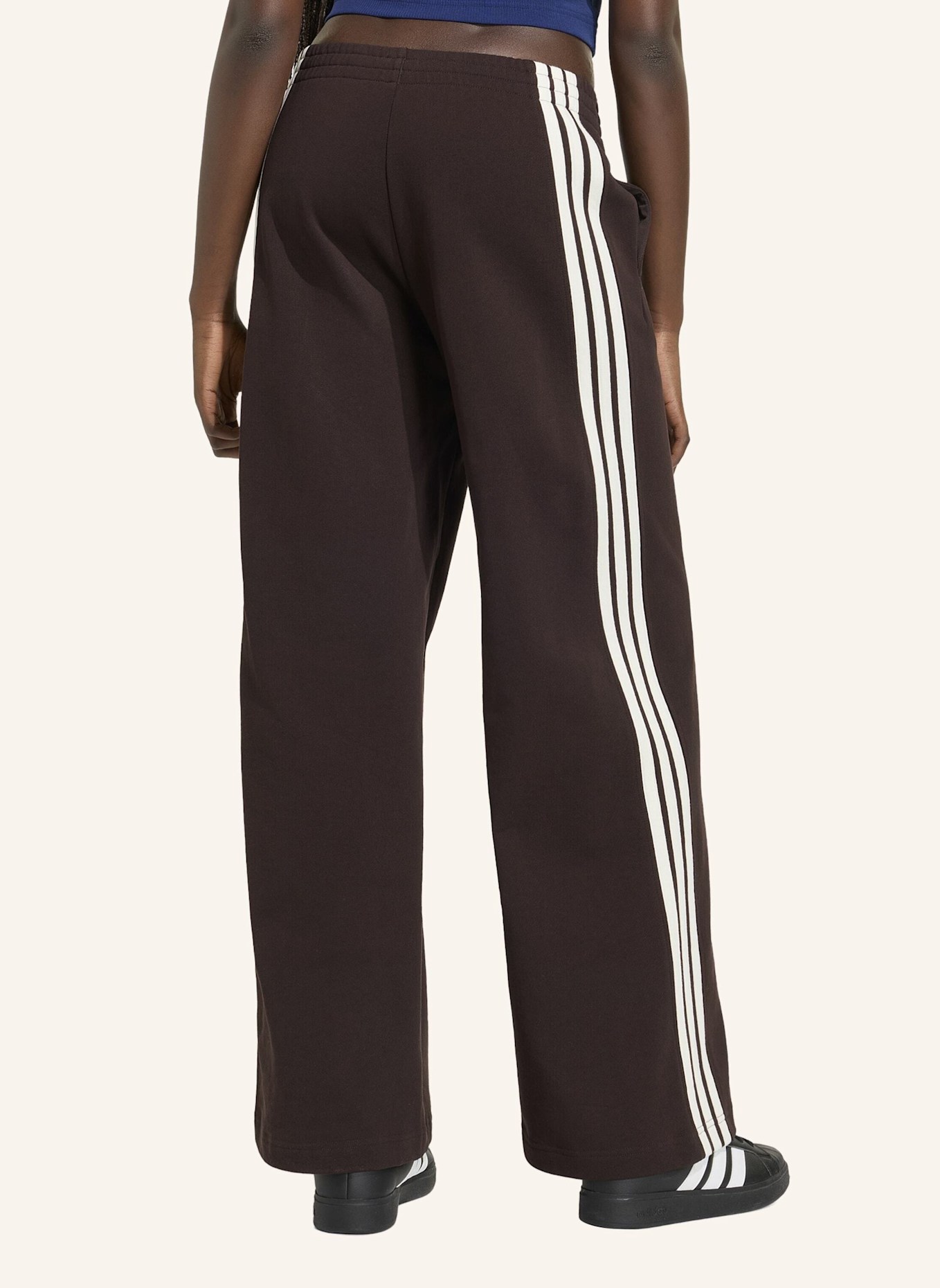 adidas ADIDAS KIT 3-STREIFEN WEITE HOSE: BRAUN/ WEISS