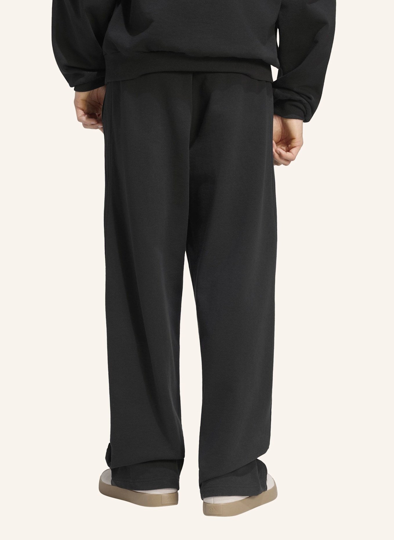 adidas ADIDAS KIT WEITE HOSE, KLEINES LOGO: SCHWARZ