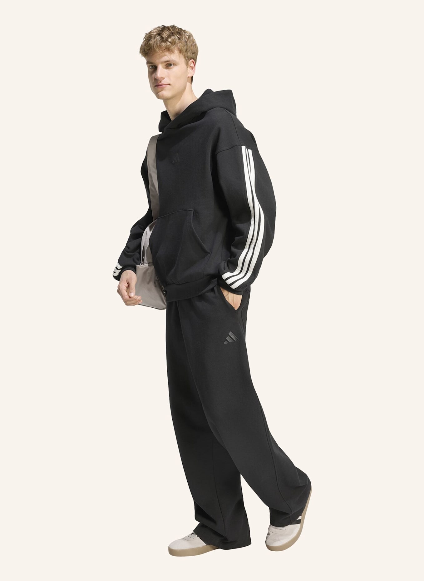 adidas ADIDAS KIT WEITE HOSE, KLEINES LOGO: SCHWARZ