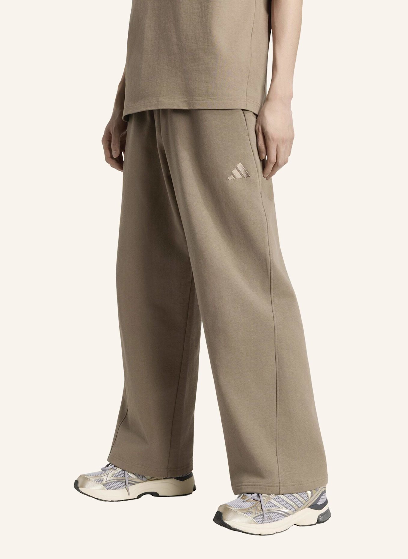 adidas ADIDAS KIT WEITE HOSE, KLEINES LOGO: KHAKI