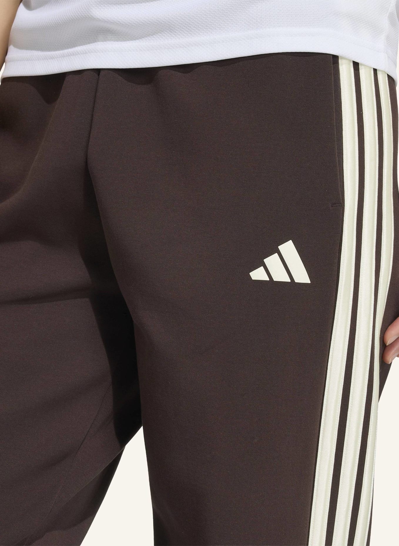 adidas STADIUM 3-STREIFEN REGULAR HOSE: BRAUN