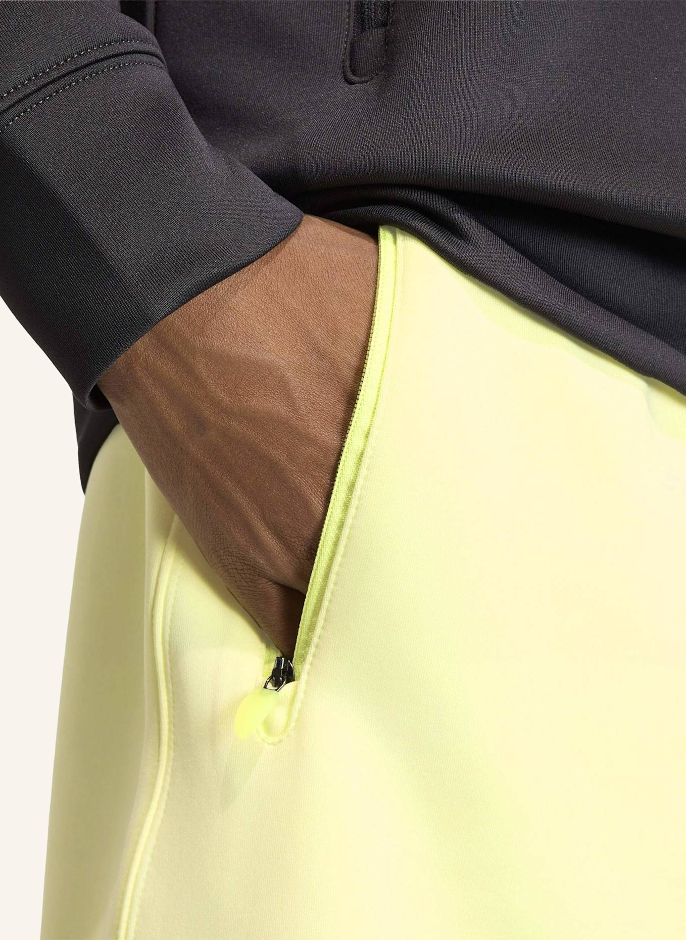 adidas Originals TREFOIL ESSENTIALS SPACER SHORTS: GELB