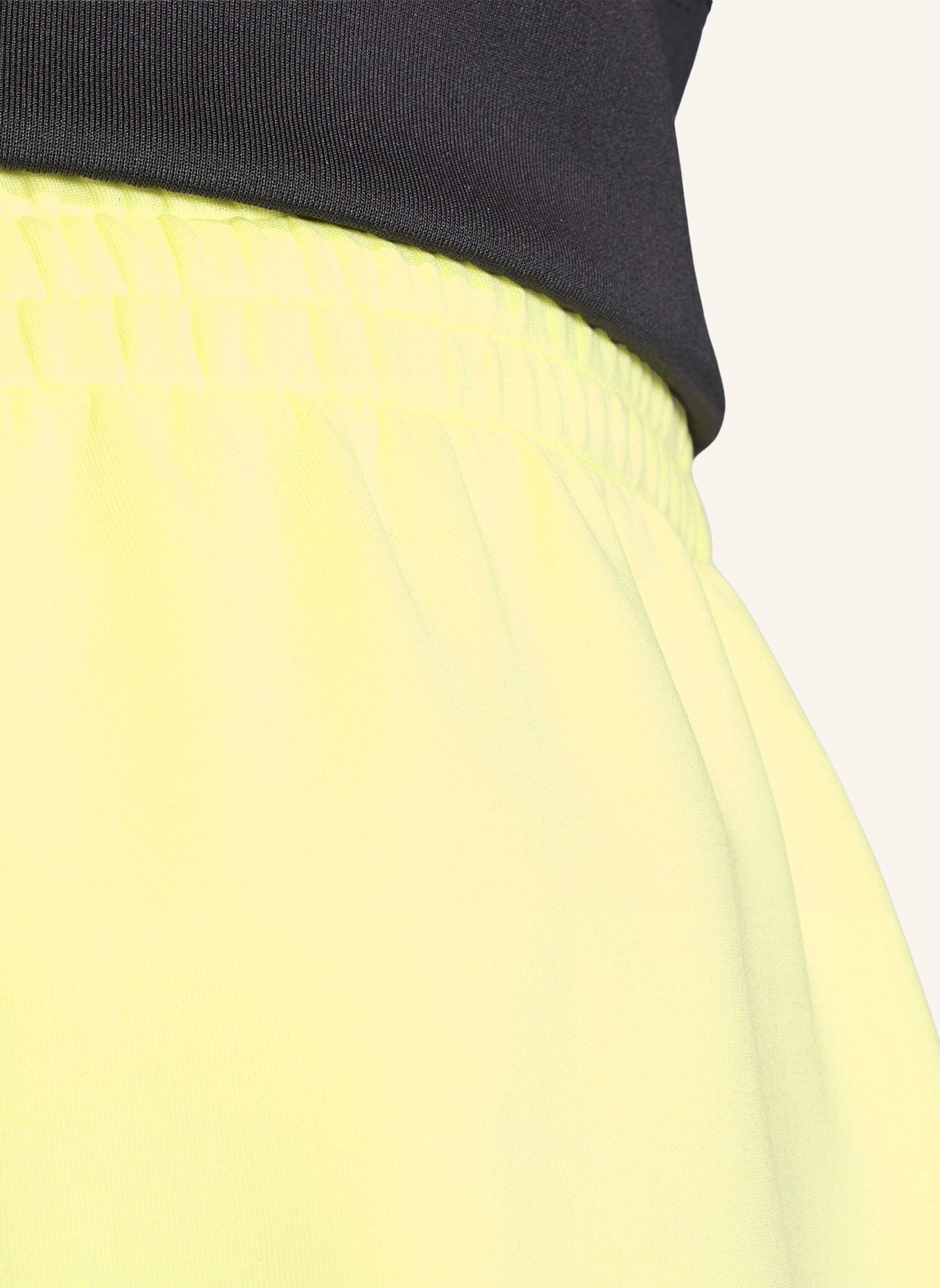 adidas Originals TREFOIL ESSENTIALS SPACER SHORTS: GELB