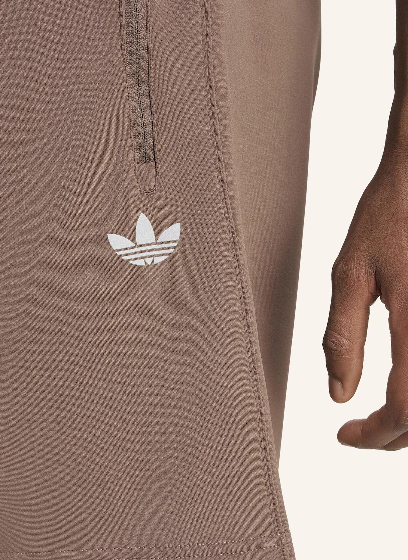 adidas Originals TREFOIL ESSENTIALS SPACER SHORTS: BRAUN