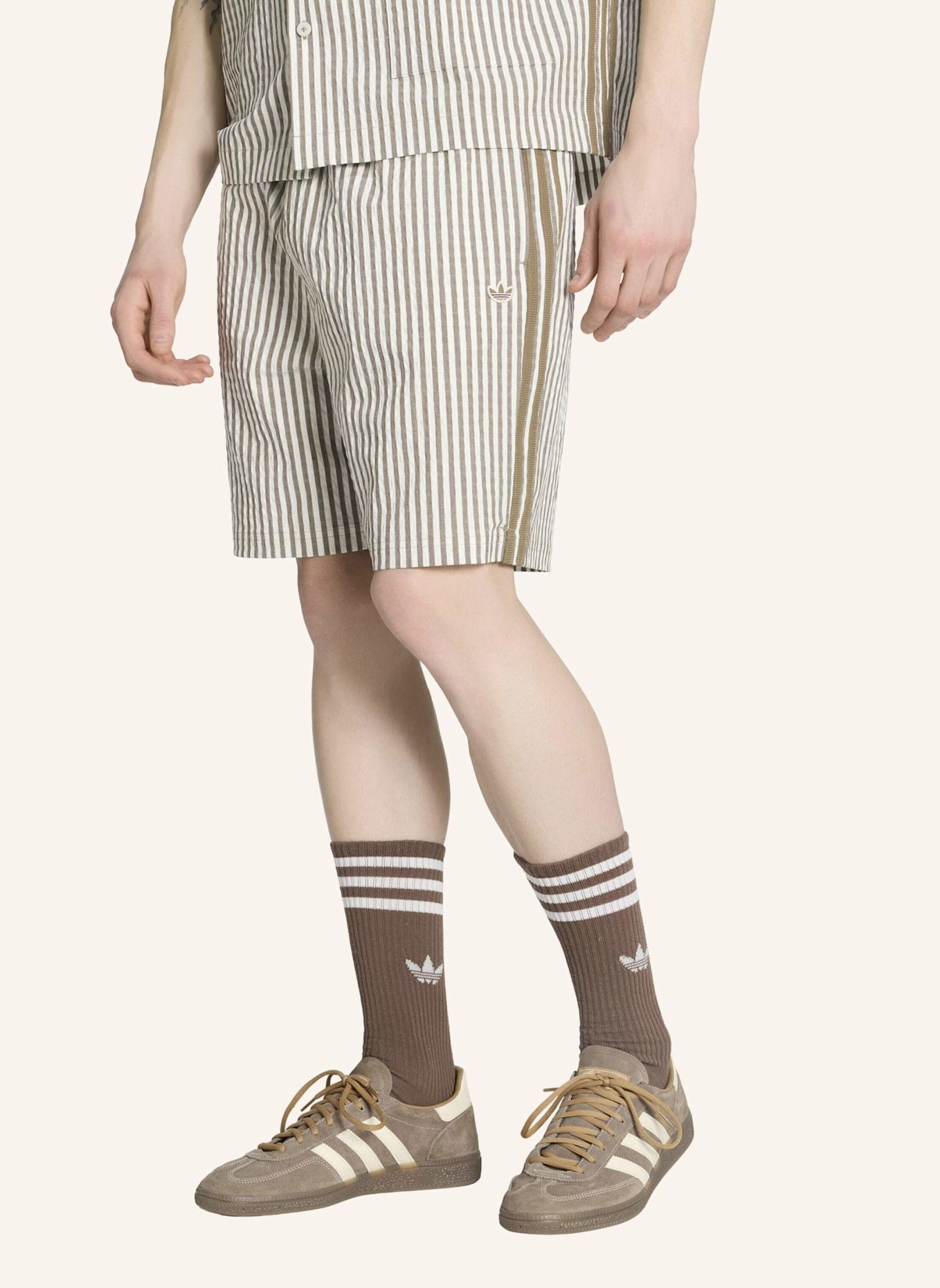 adidas Originals Shorts RESORT S mit Galonstreifen: KHAKI