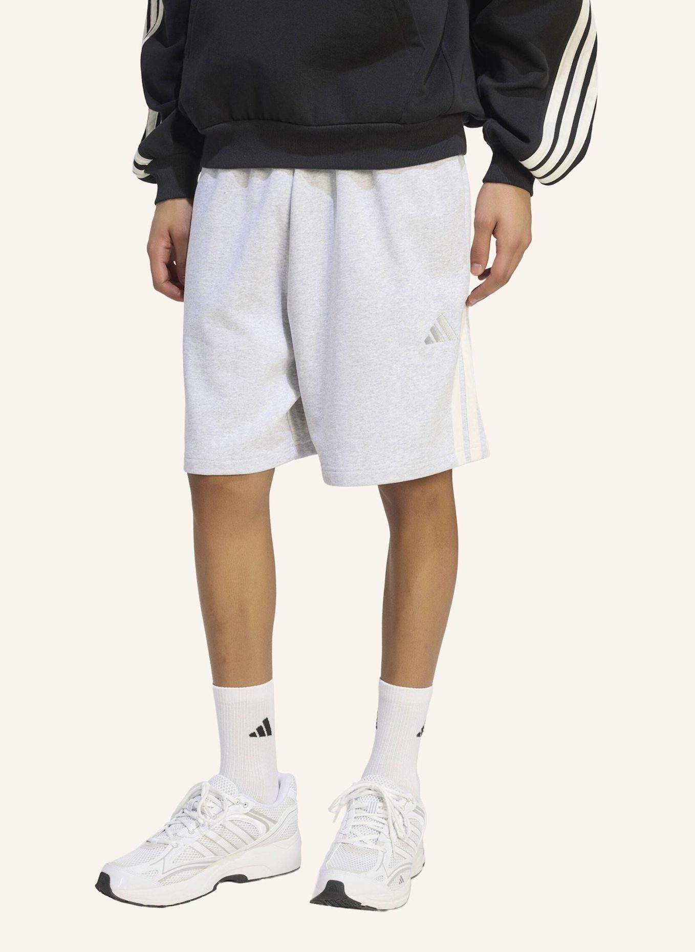 adidas ADIDAS KIT 3-STREIFEN SHORTS: GRAU/ WEISS