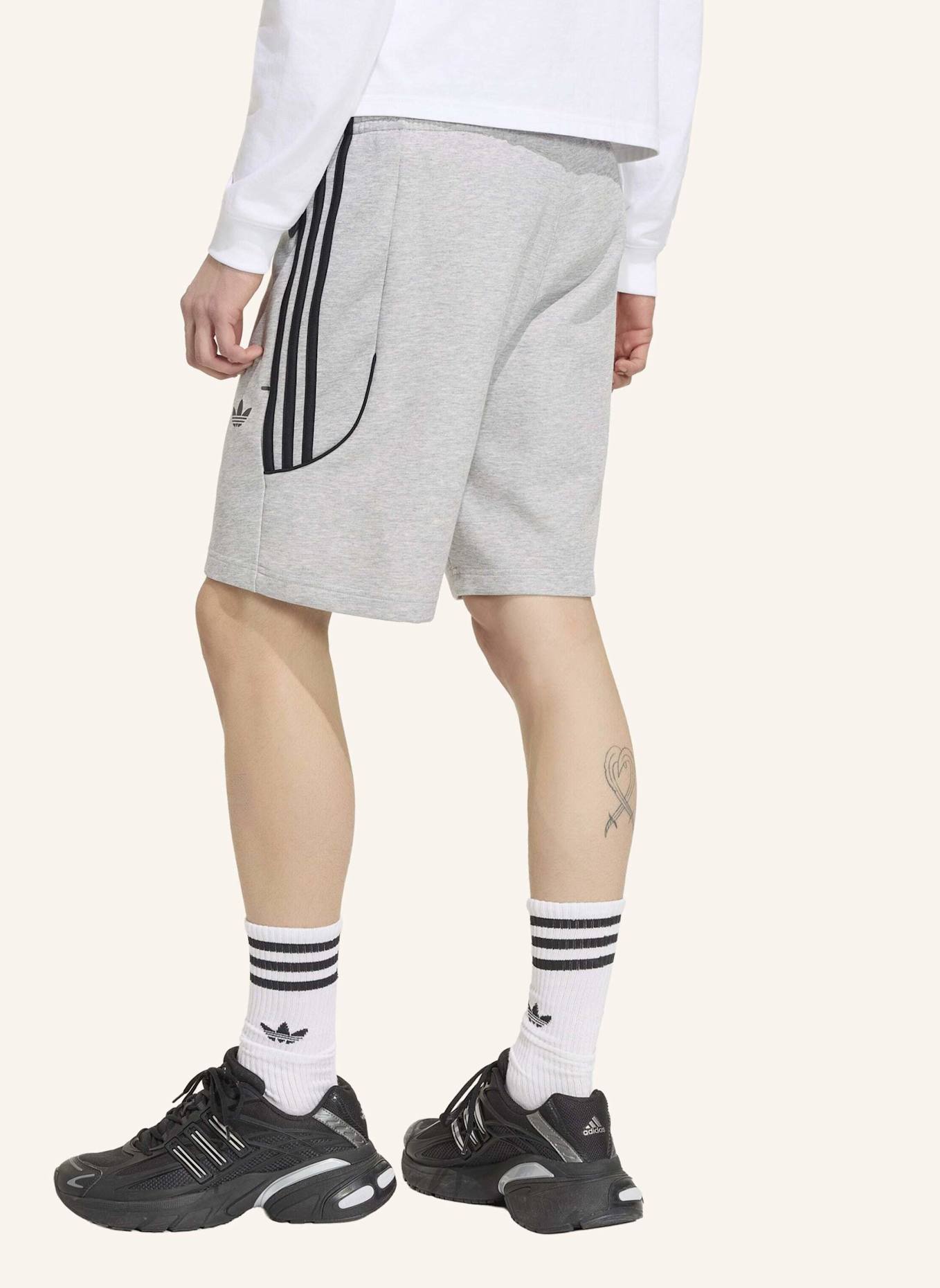 adidas Originals SPACER TEAMGEIST 26 CUTLINE SHORTS: GRAU