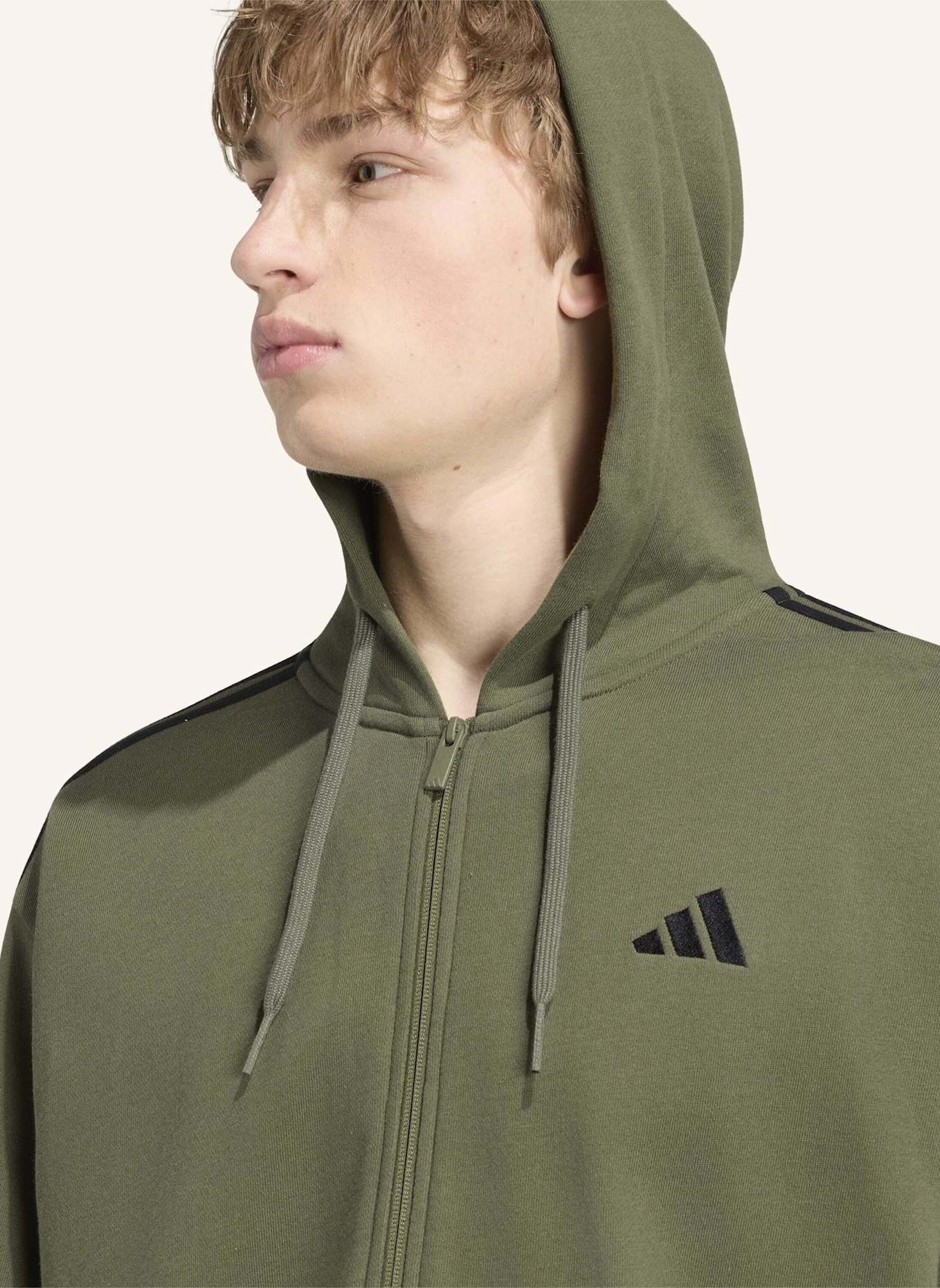adidas ESSENTIALS 3-STREIFEN FRENCH TERRY KAPUZENJACKE: SCHWARZ