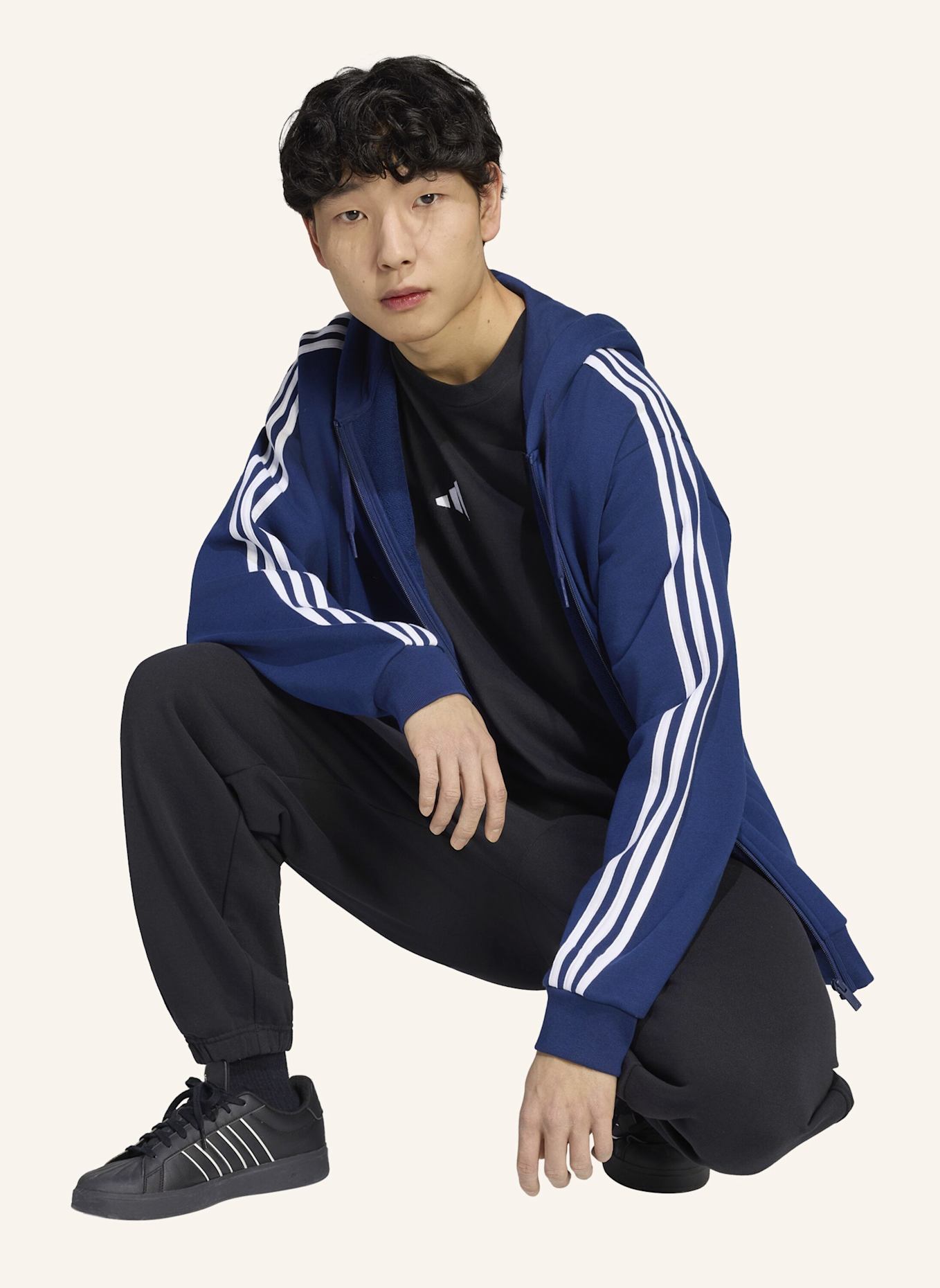 adidas ESSENTIALS 3-STREIFEN FRENCH TERRY KAPUZENJACKE: WEISS