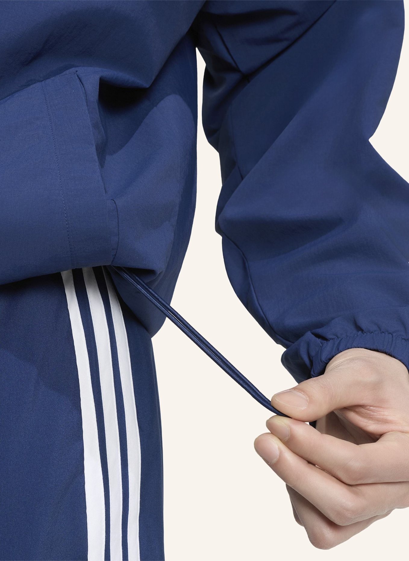 adidas ESSENTIALS 3-STREIFEN WOVEN WINDBREAKER: WEISS