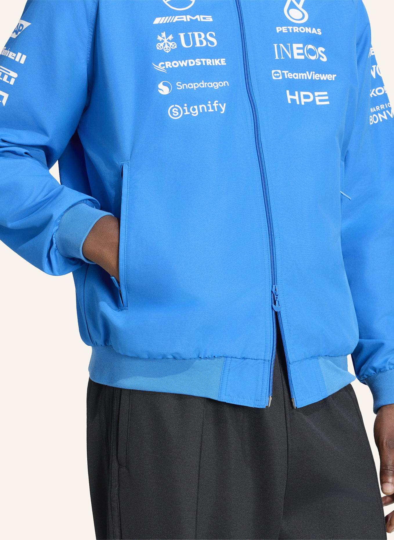 adidas MERCEDES-AMG PETRONAS FORMULA 1 TEAM BLUE WONDER DRIVER HARRINGTON JACKE: BLAU