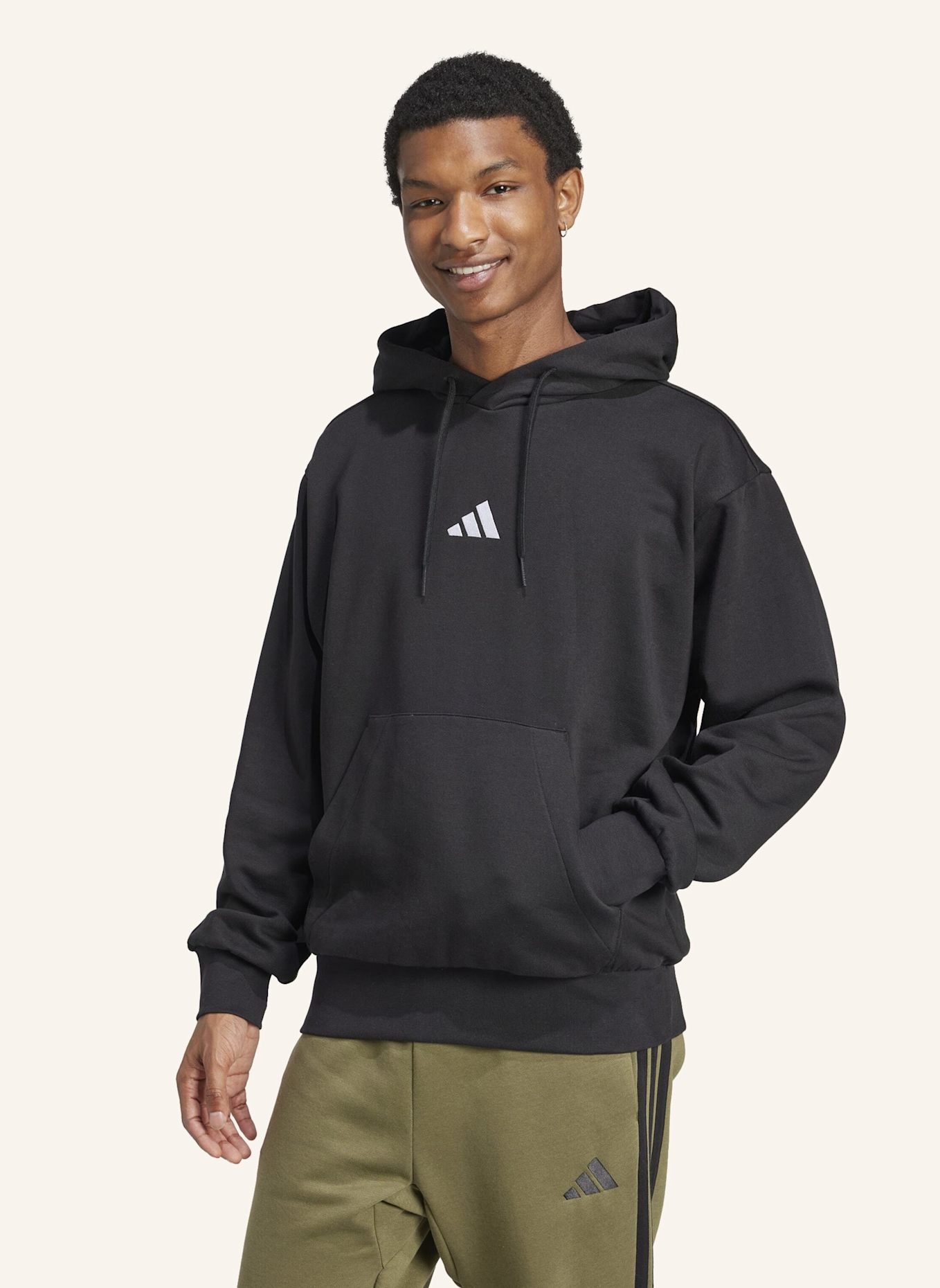 adidas ESSENTIALS FEELCOZY HOODIE: SCHWARZ/ WEISS
