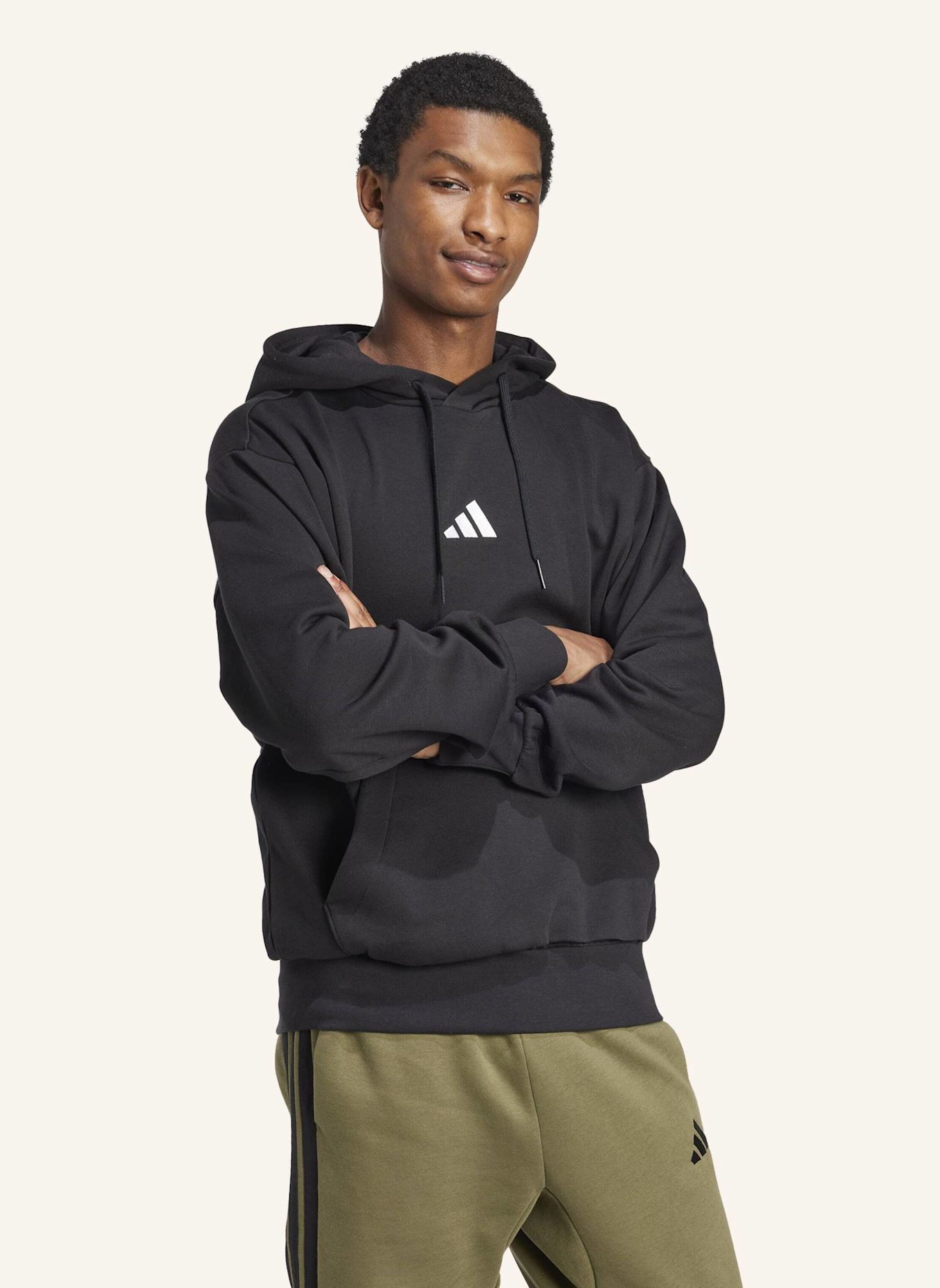 adidas ESSENTIALS FEELCOZY HOODIE: SCHWARZ/ WEISS