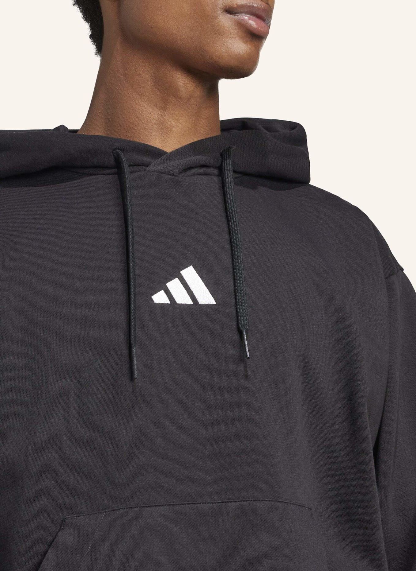 adidas ESSENTIALS FEELCOZY HOODIE: SCHWARZ/ WEISS