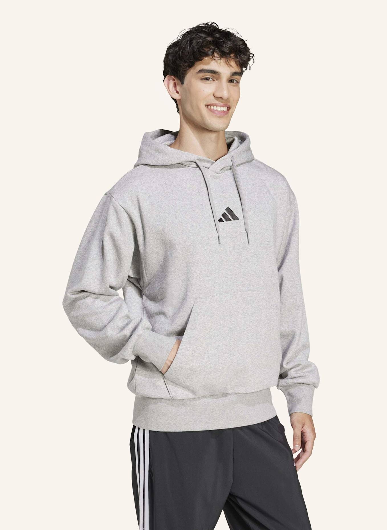 adidas ESSENTIALS FEELCOZY HOODIE: SCHWARZ