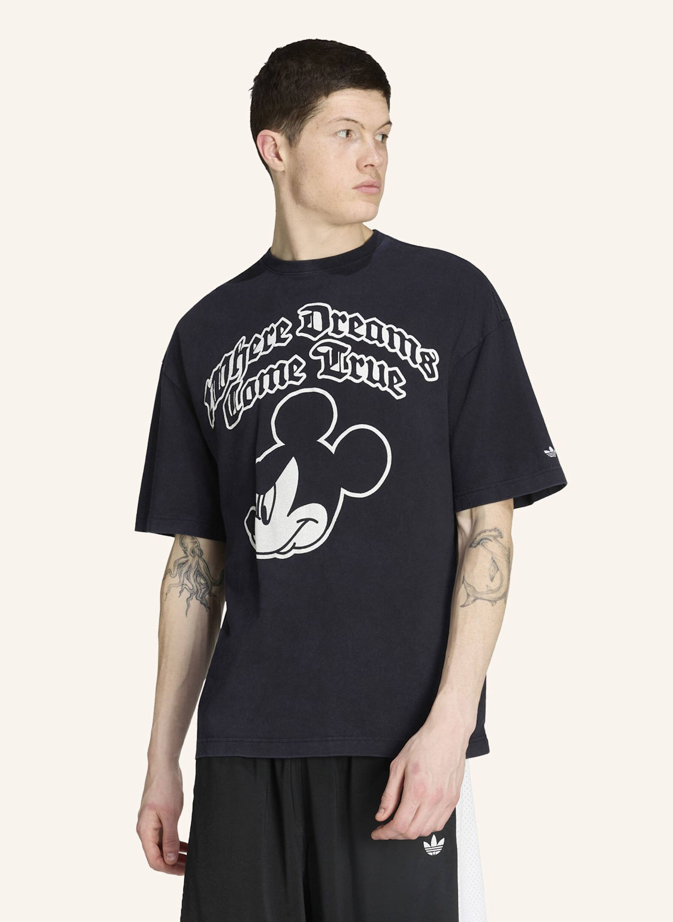 adidas Originals ADIDAS DISNEY MICKY MAUS DREAMS T-SHIRT: SCHWARZ