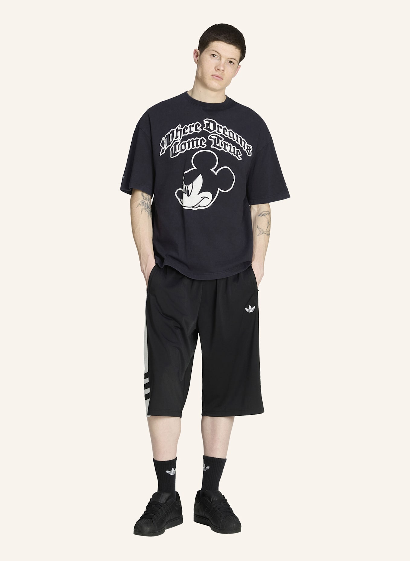adidas Originals ADIDAS DISNEY MICKY MAUS DREAMS T-SHIRT: SCHWARZ