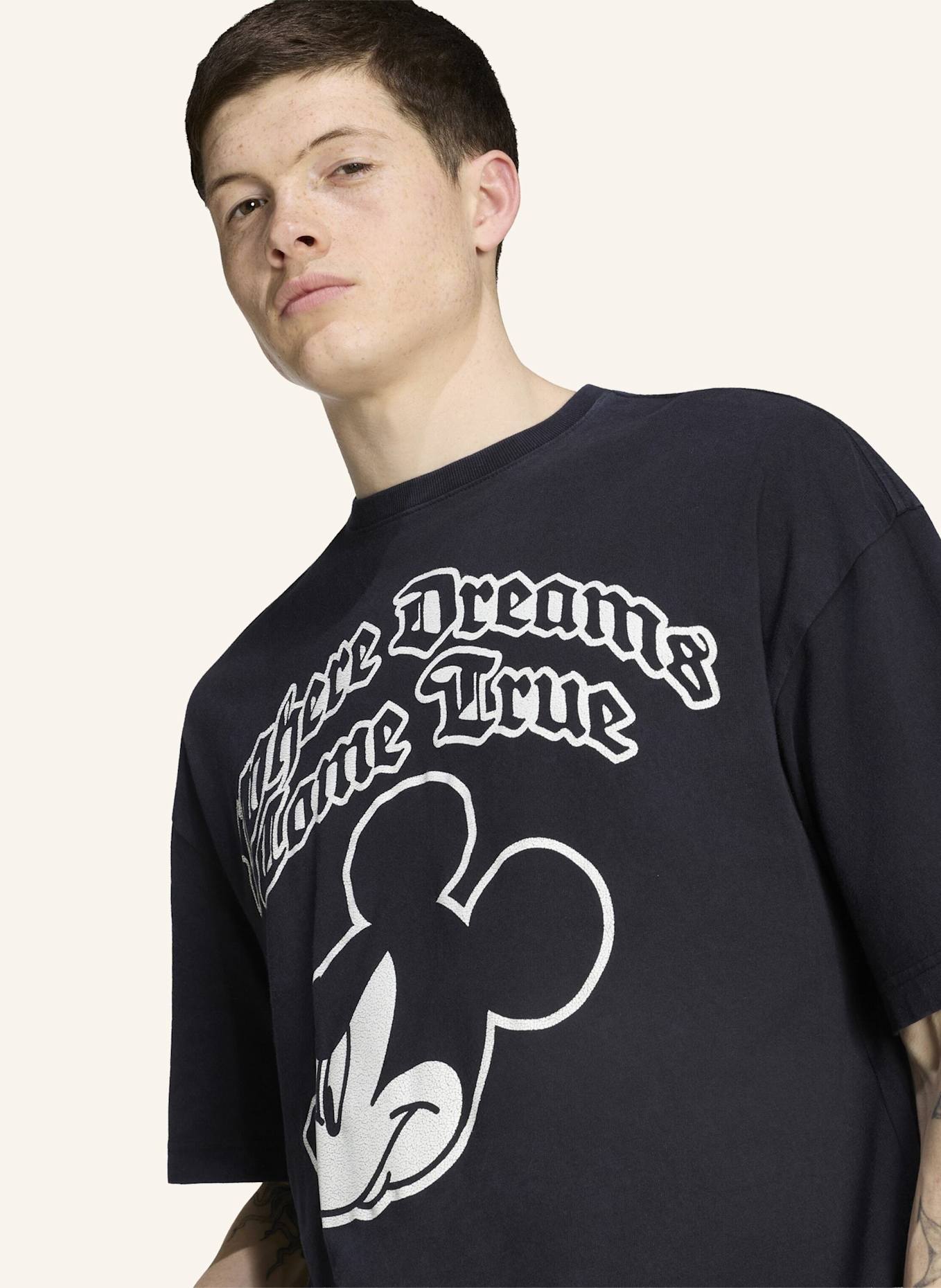 adidas Originals ADIDAS DISNEY MICKY MAUS DREAMS T-SHIRT: SCHWARZ