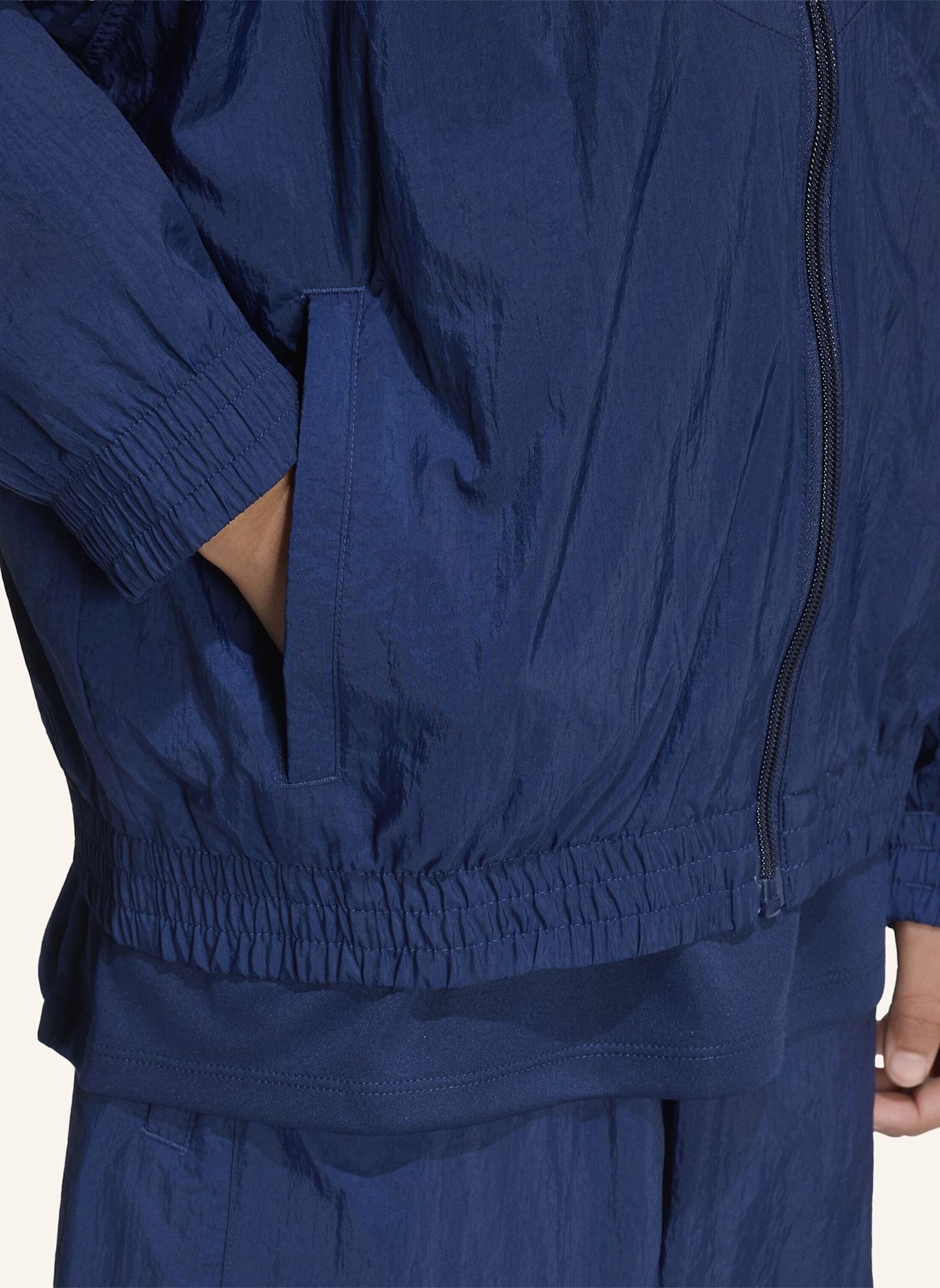 adidas Originals OVERSIZED BLOCKED WOVEN TRACK TOP: BLAU/ GRAU