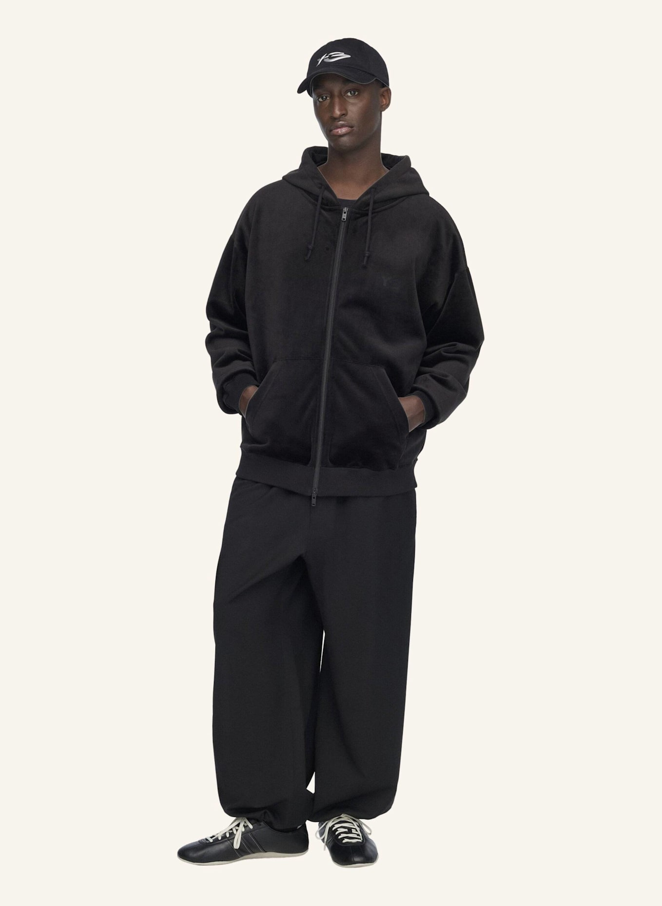 Y-3 Y-3 KAPUZENJACKE, SAMTCORD: SCHWARZ
