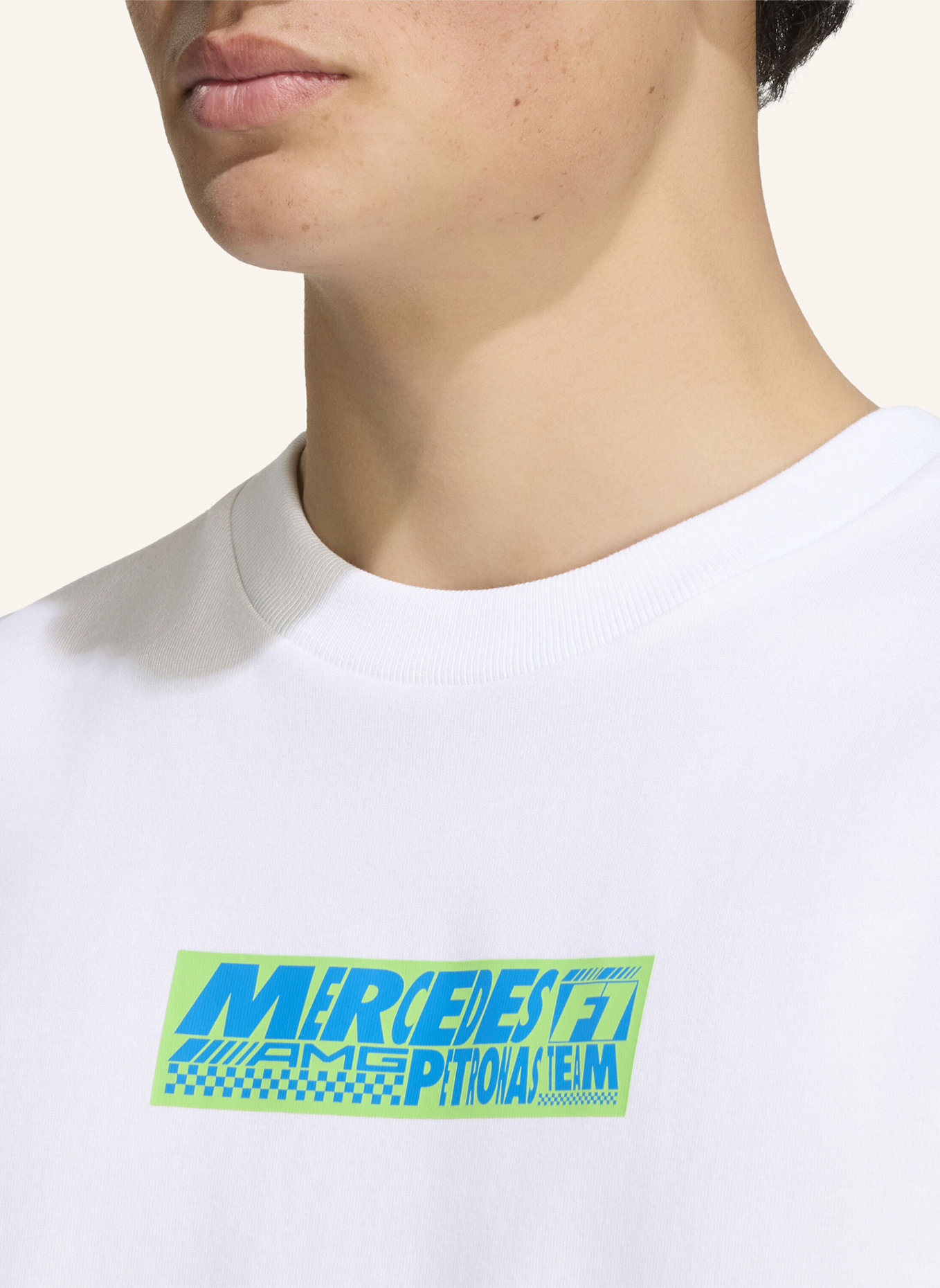 adidas MERCEDES – AMG PETRONAS FORMULA 1 TEAM LIGHTS ON T-SHIRT: WEISS