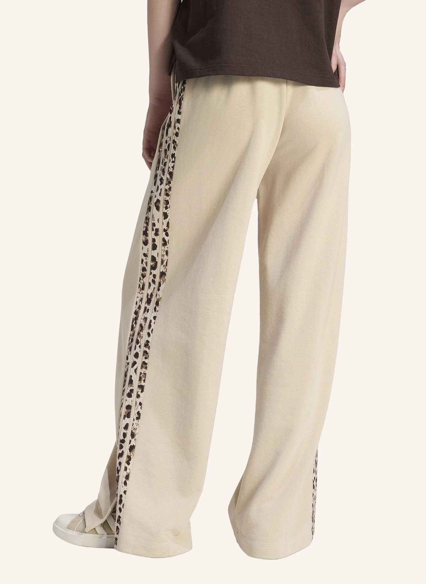 adidas SEASONAL ESSENTIALS 3-STREIFEN-HOSEN, ANIMALPRINT: BEIGE