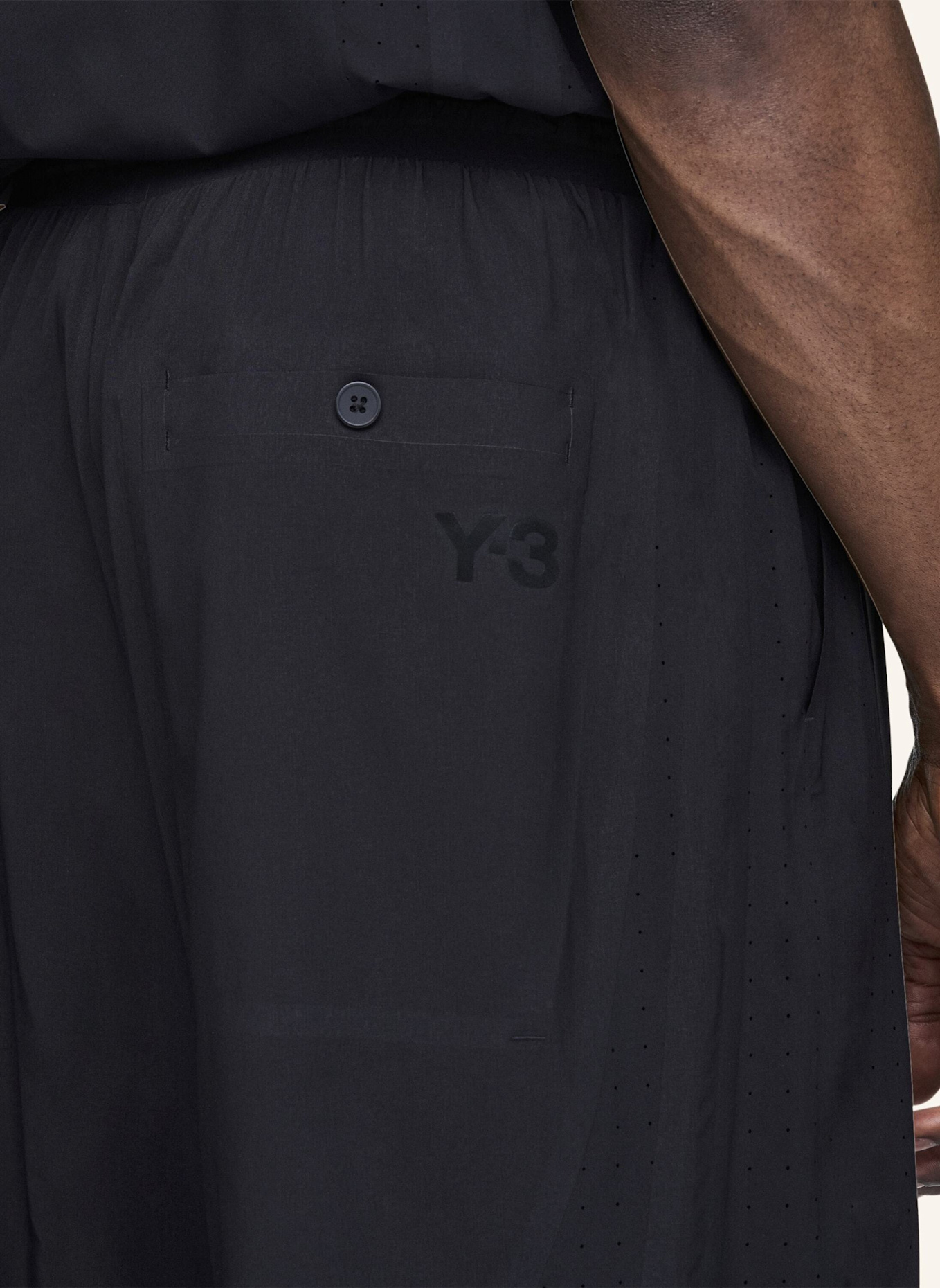 Y-3 Y-3 ULTRALIGHT WOVEN SHORTS: SCHWARZ