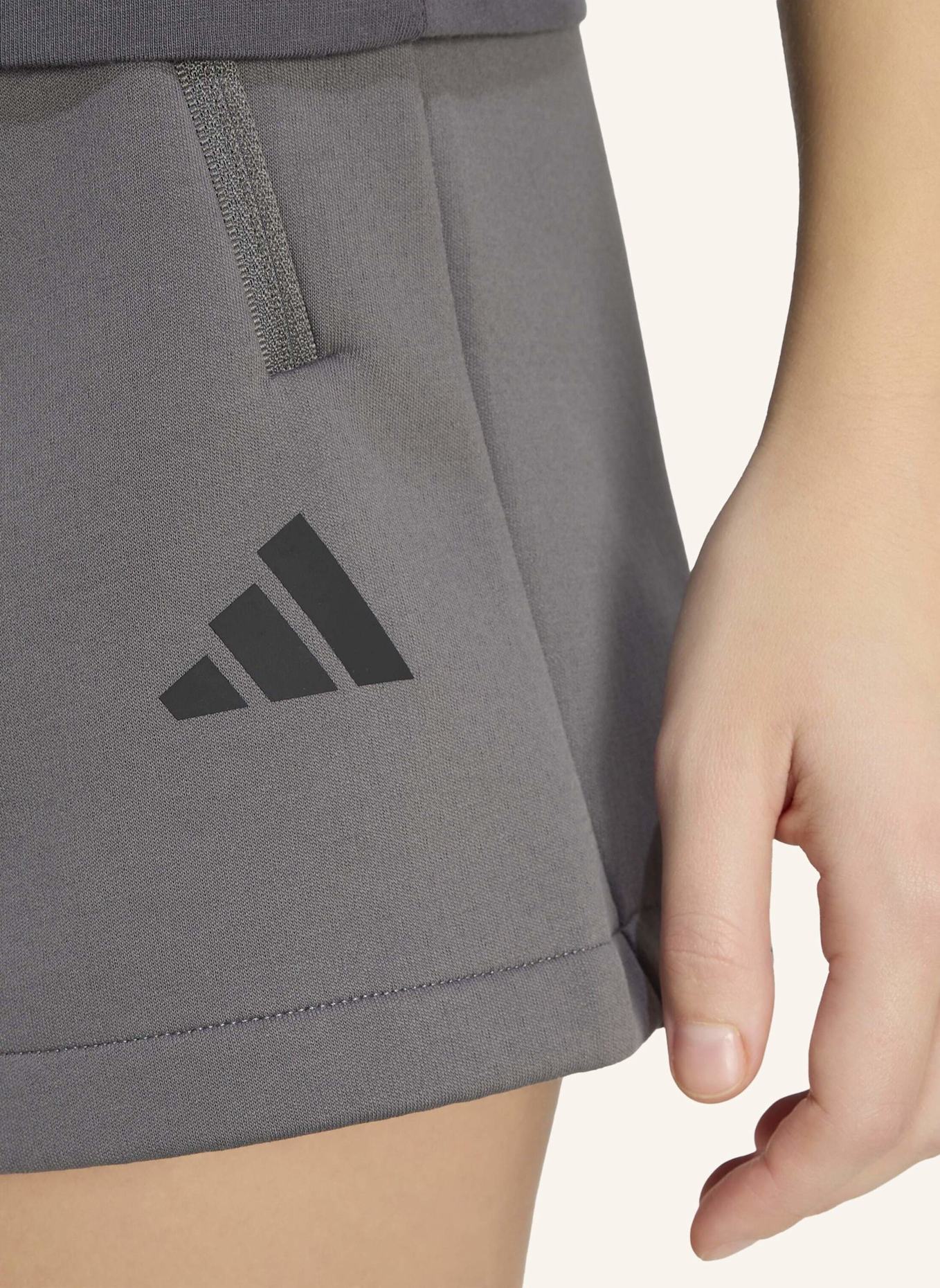 adidas ADIDAS Z.N.E. SHORTS: GRAU